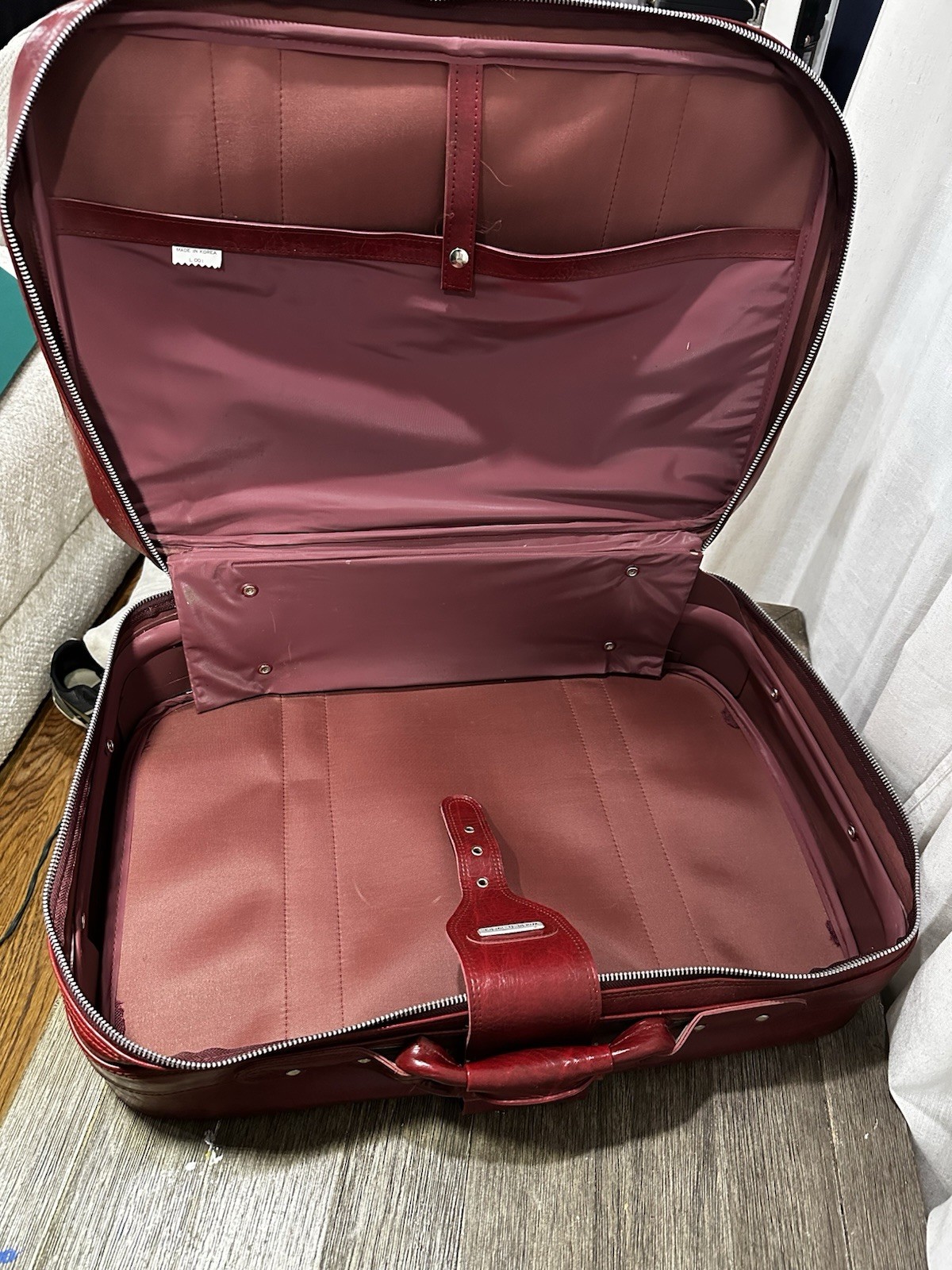 Vintage “World Traveler” faux leather luggage set 3 piece, Stackable