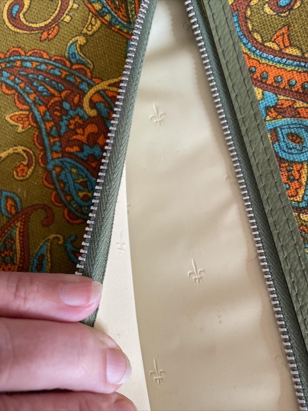 VTG 1970s Bantam Travelware Mod Suitcase Unique Paisley Canvas Olive Green FUN