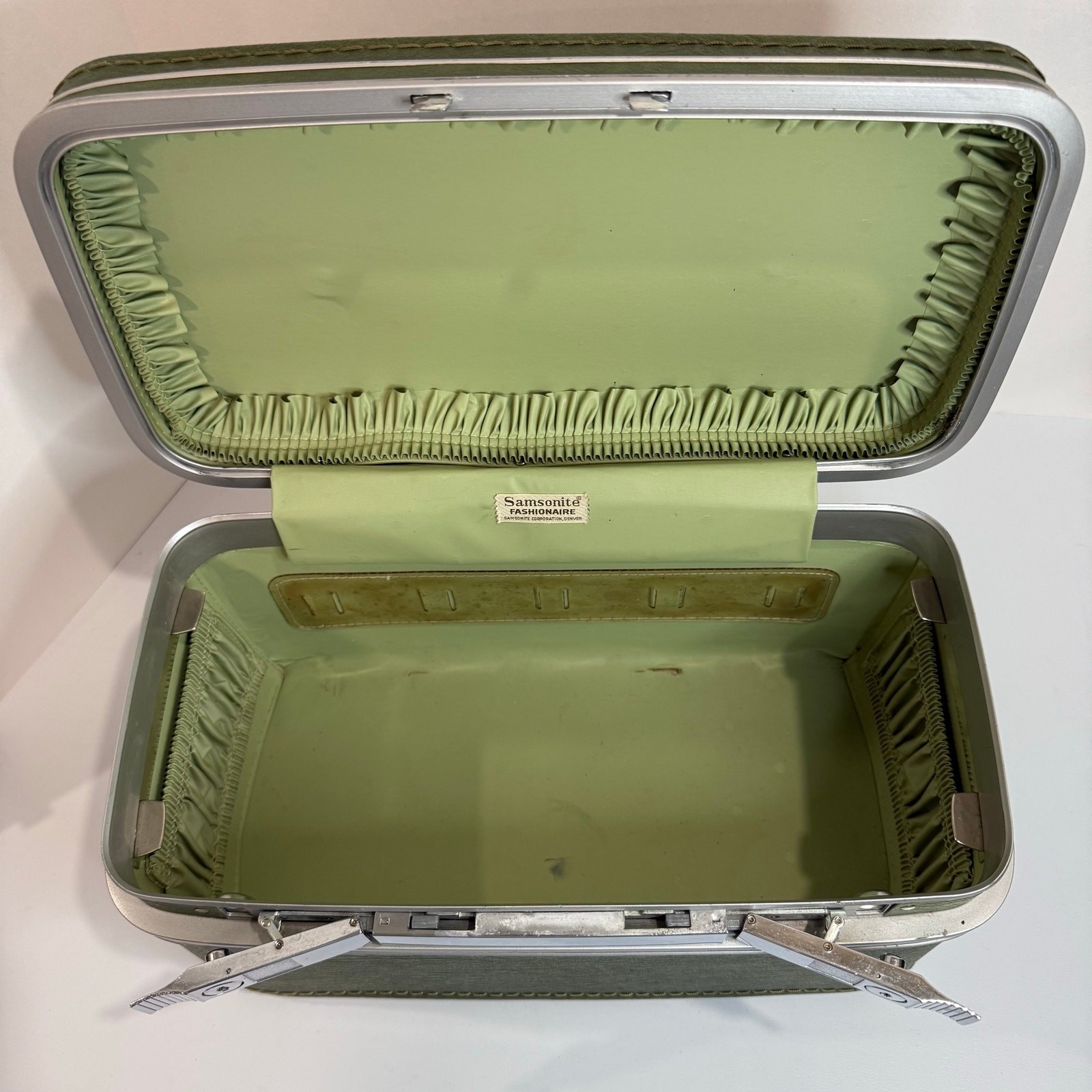 Vintage 1960s Samsonite Fashionaire Green Train Case Cosmetic Makeup Travel Case