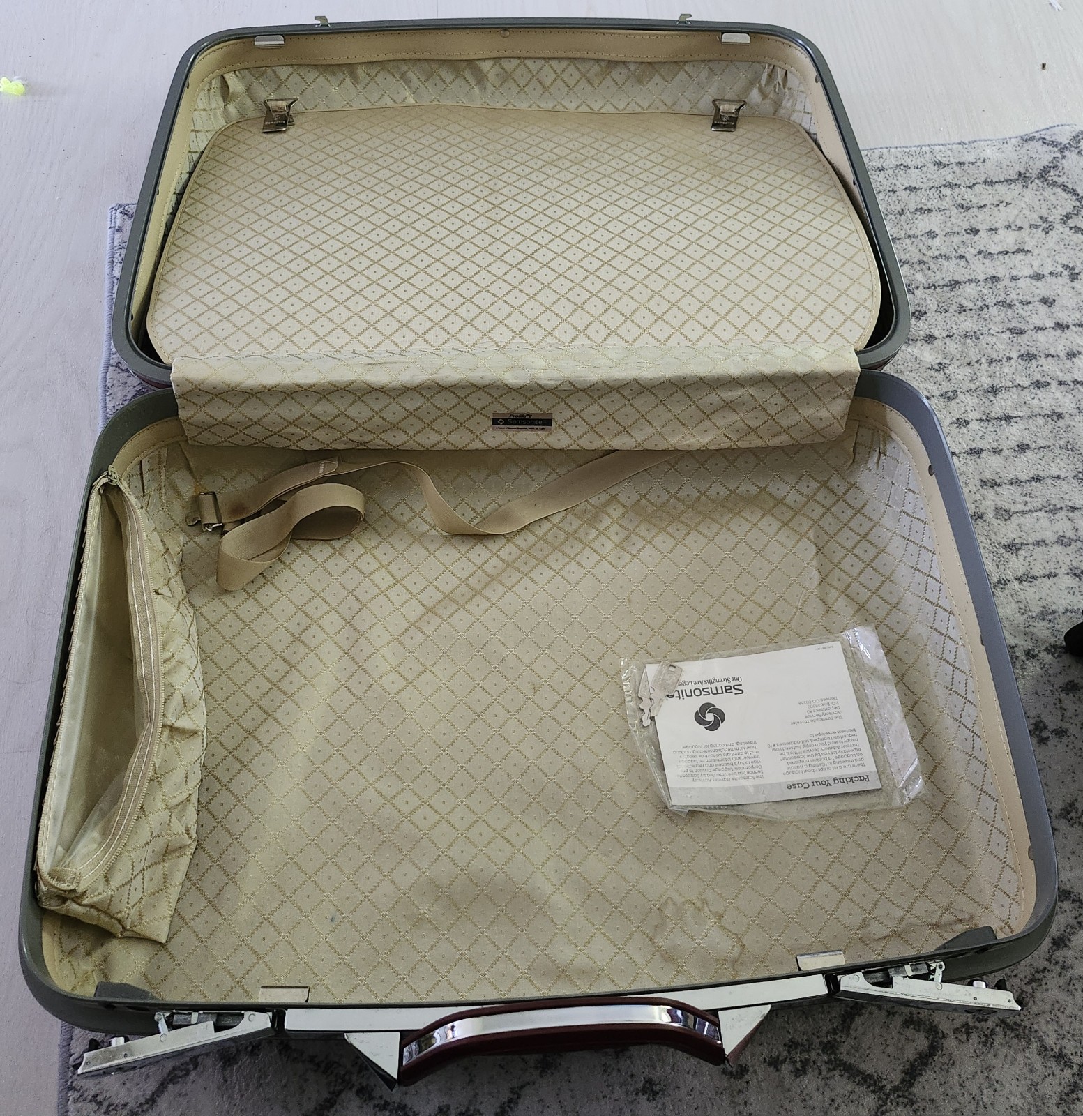 Vintage Samsonite Sentry Maroon Hard Case SEE DESCRIPTION. Paperwork & Keys
