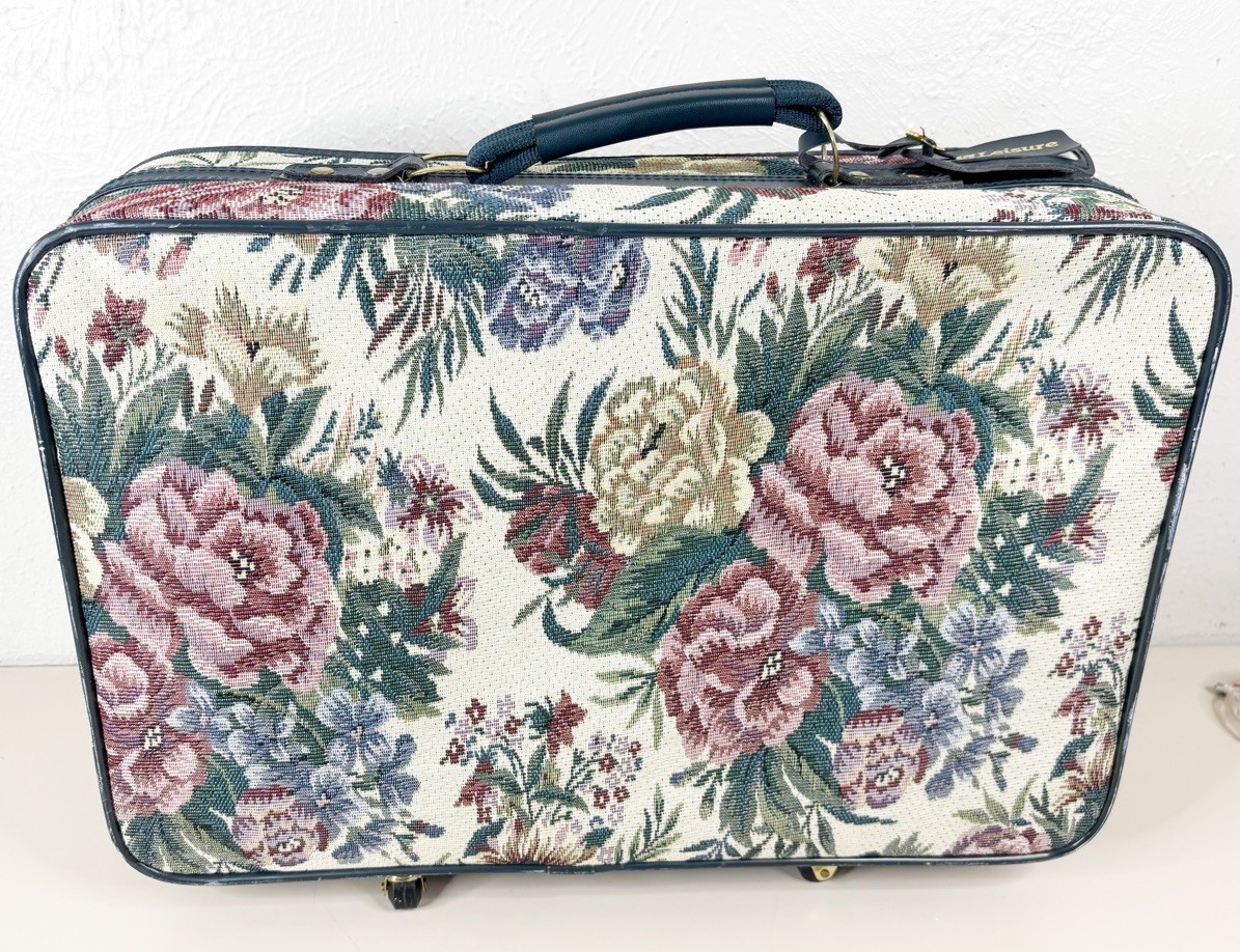 VTG Leisure Luggage Tapestry Suitcase Bag Floral Green Trim 14x21x8 Wheels! EUC
