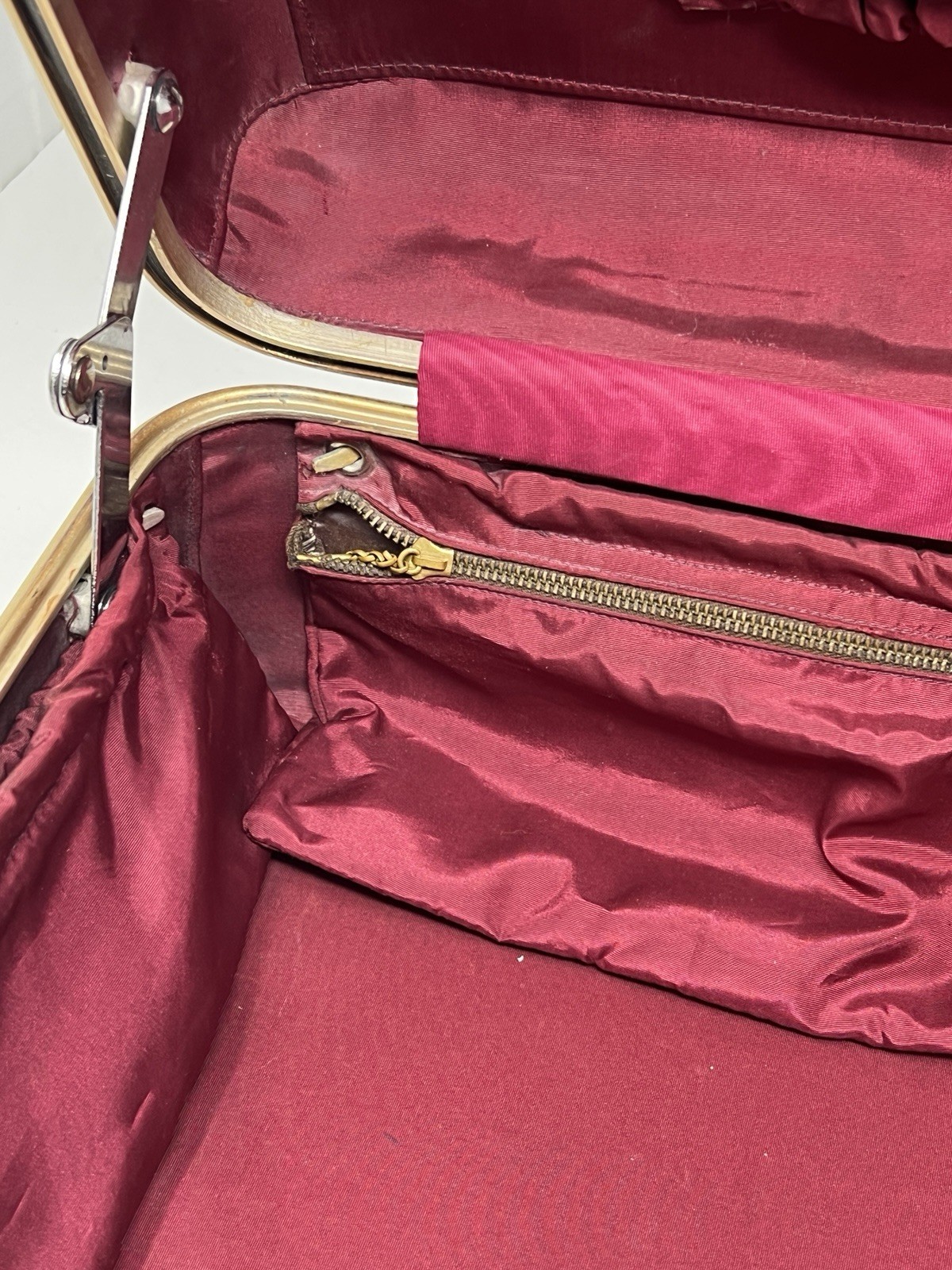 Halliburton Aluminum Travel Suitcase 18″ x 13″ x 6″ Missing Handle No Key