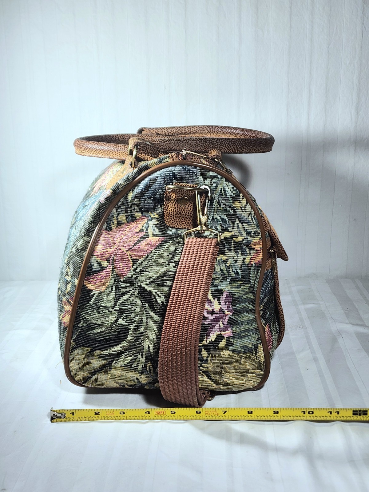 Vtg Sasson luggage Tapestry Fabric with Brown Trim Duffle Carry On Travel Bag