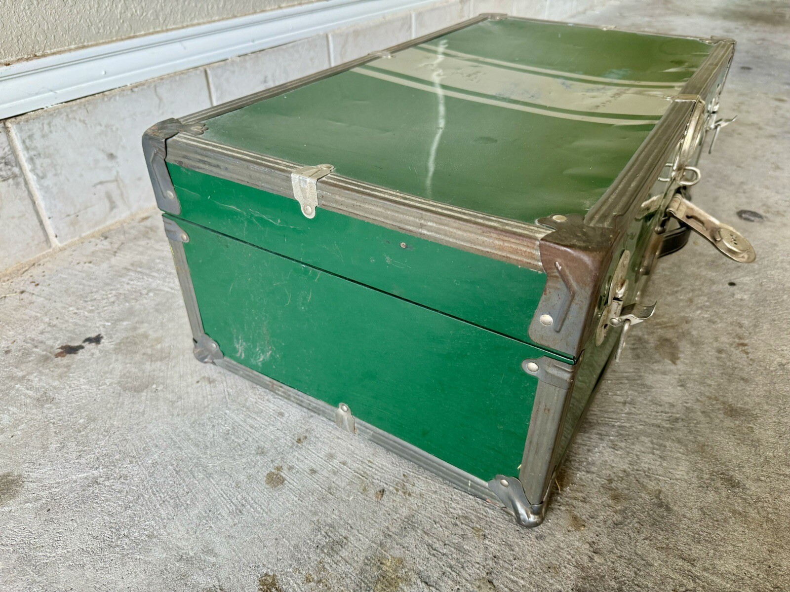 Retro Vintage Hardshell Travel Suitcase Aluminum Case 26x14x9.5