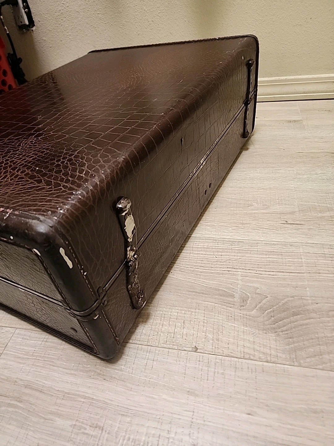 VINTAGE Samsonite 4135 Leather Faux Alligator Suitcase Luggage Brown