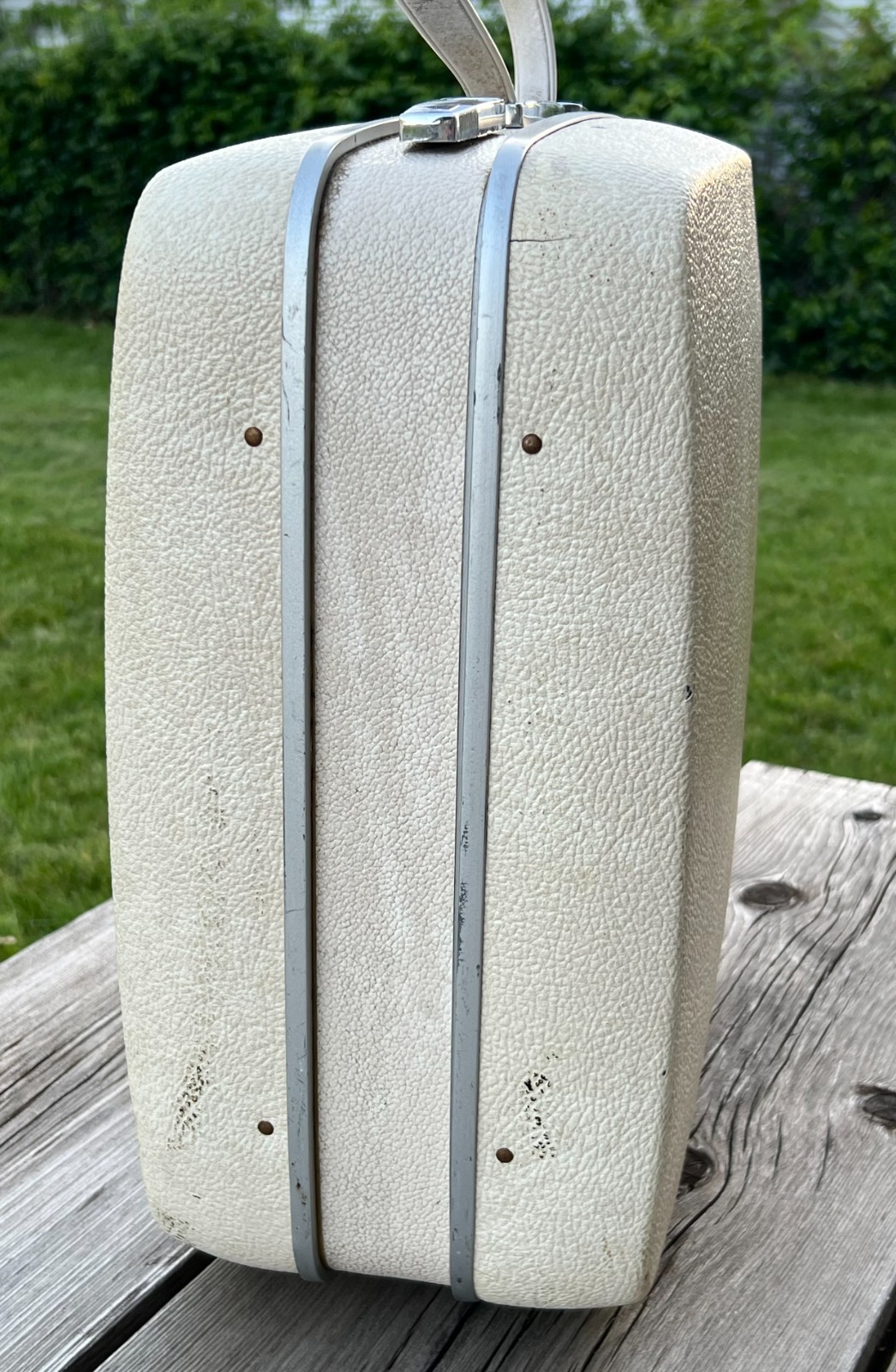 Vintage Royal Traveller Samsonite Companion Case 1960s White Hard Shell w/ Keys