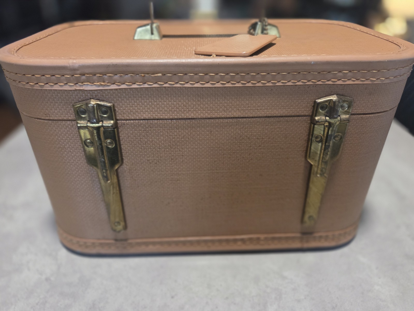 Vintage Lady Baltimore Beige Makeup Travel Case with Mirror