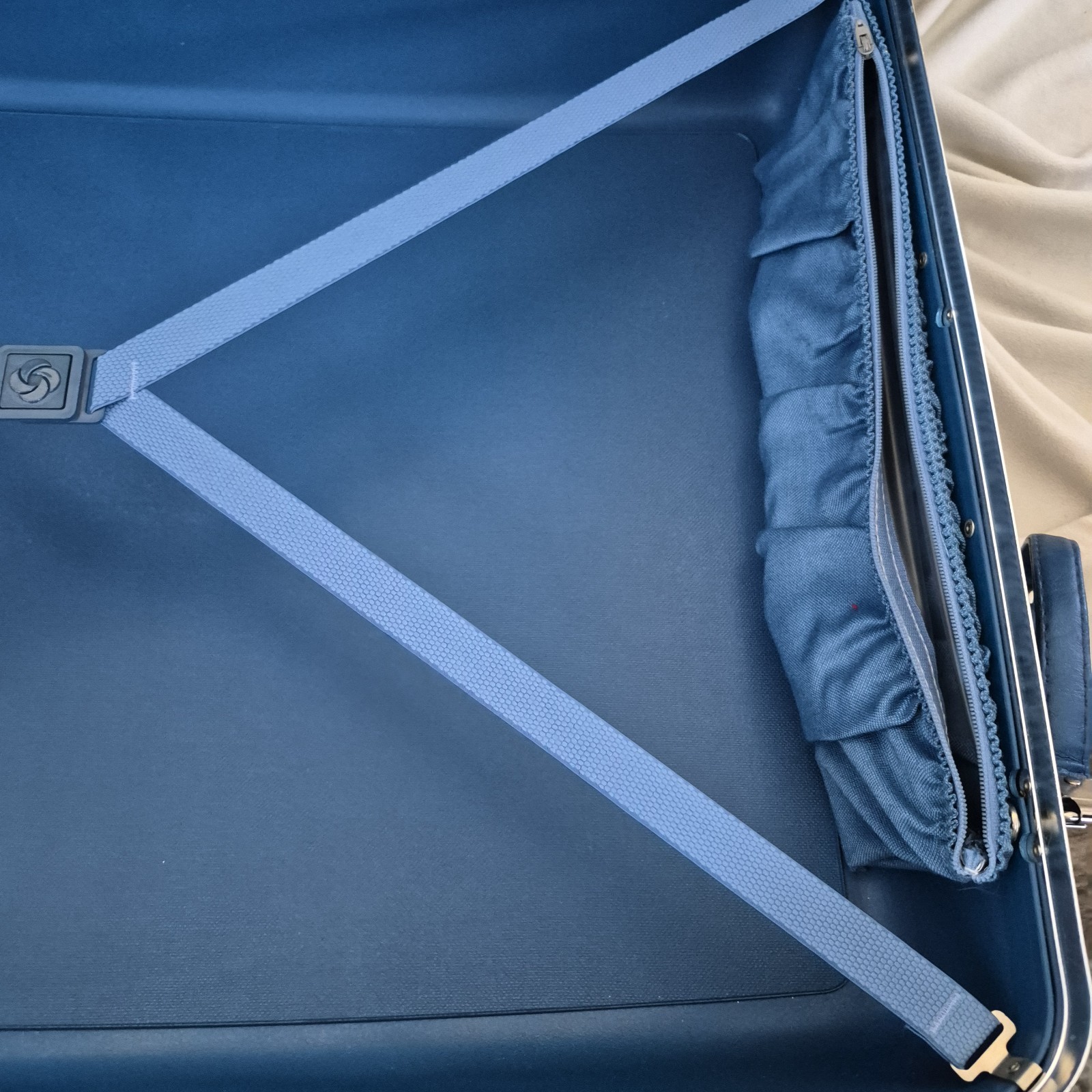 Samsonite Concord Vintage Hard Shell Suitcase 30” x 23” x 9” Blue + Wheels