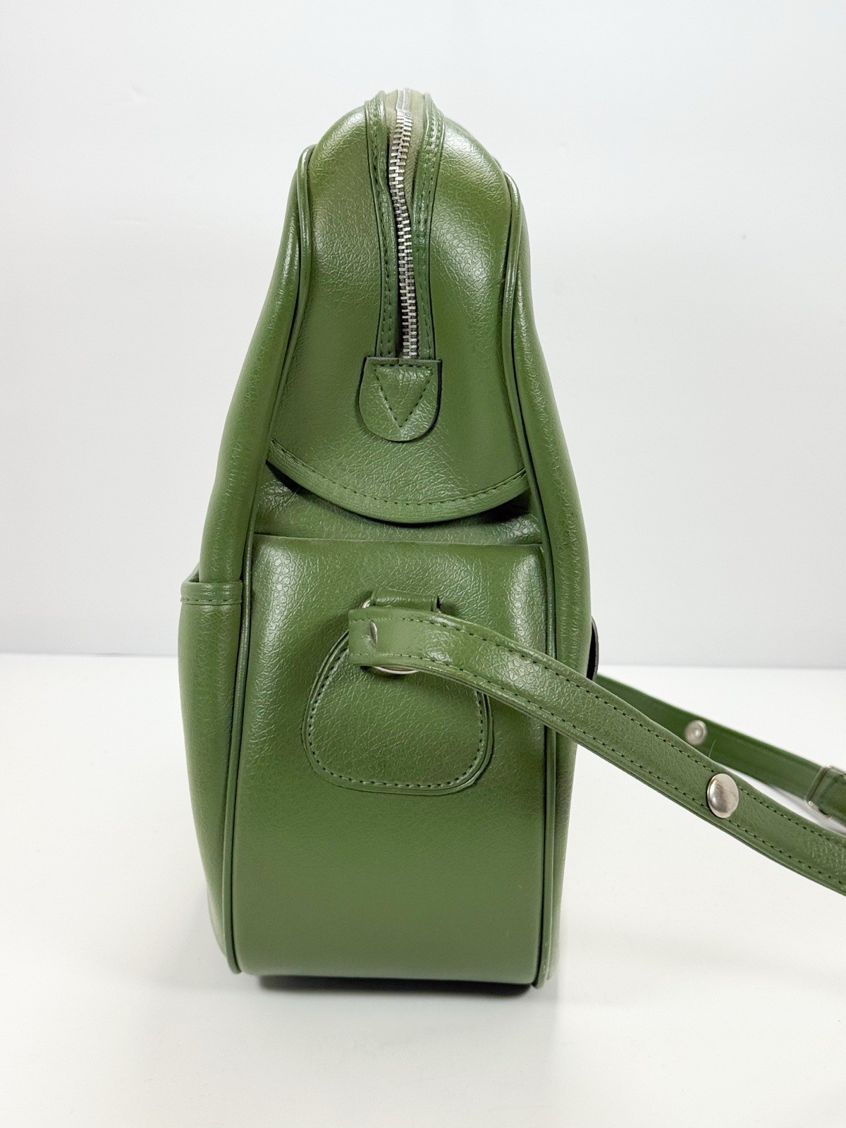 Vintage late 60s/early 70s Avocado Green Travel Carry On Tote Bag