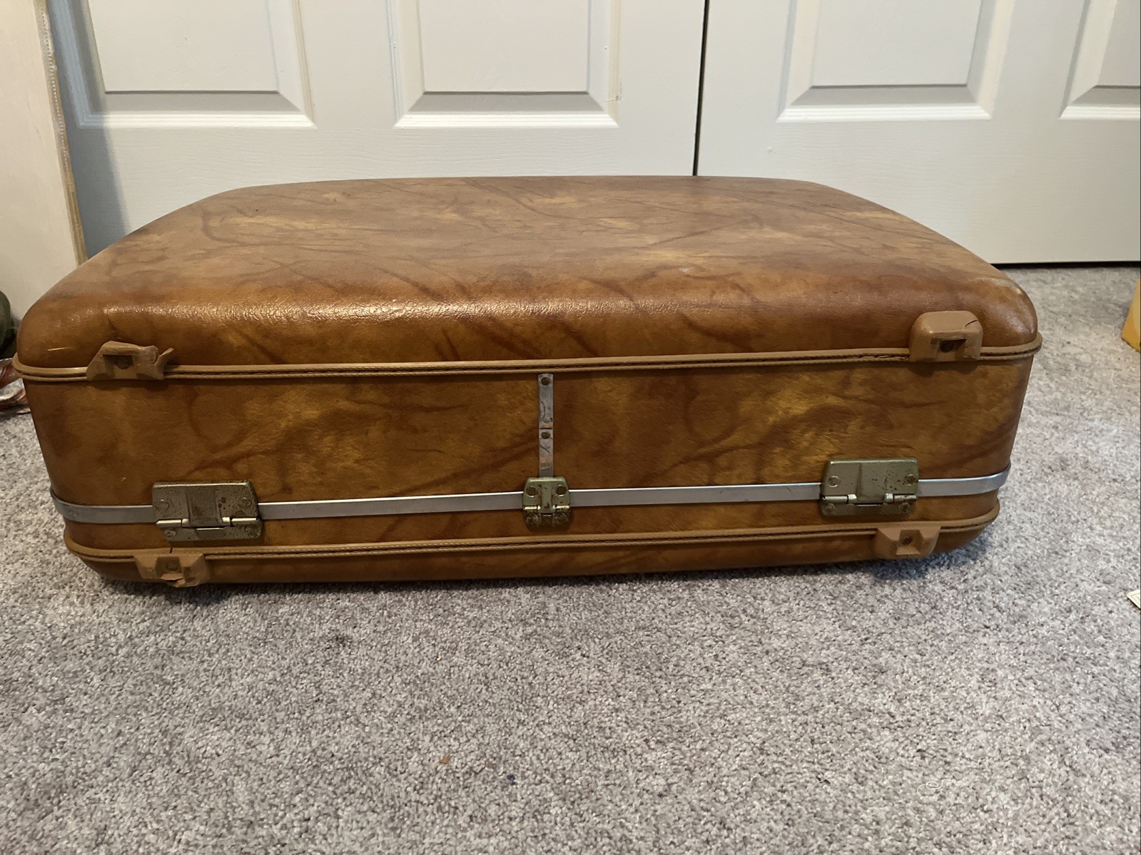 Vintage American Tourister Escort Suitcase With Keys
