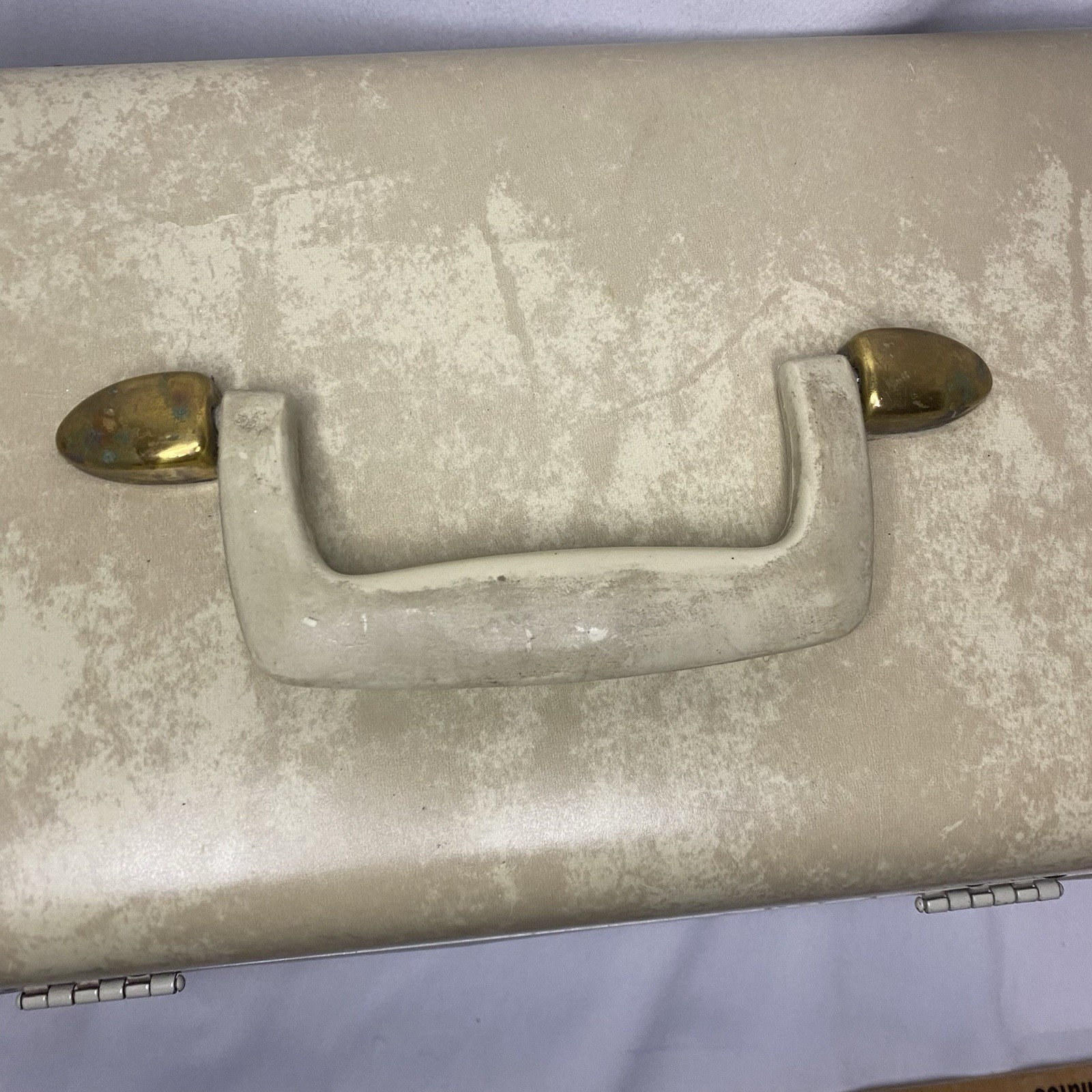 Vintage Samsonite 50’s Shwayder Bros. Train Suitcase 4512 Marbled Beige No Key