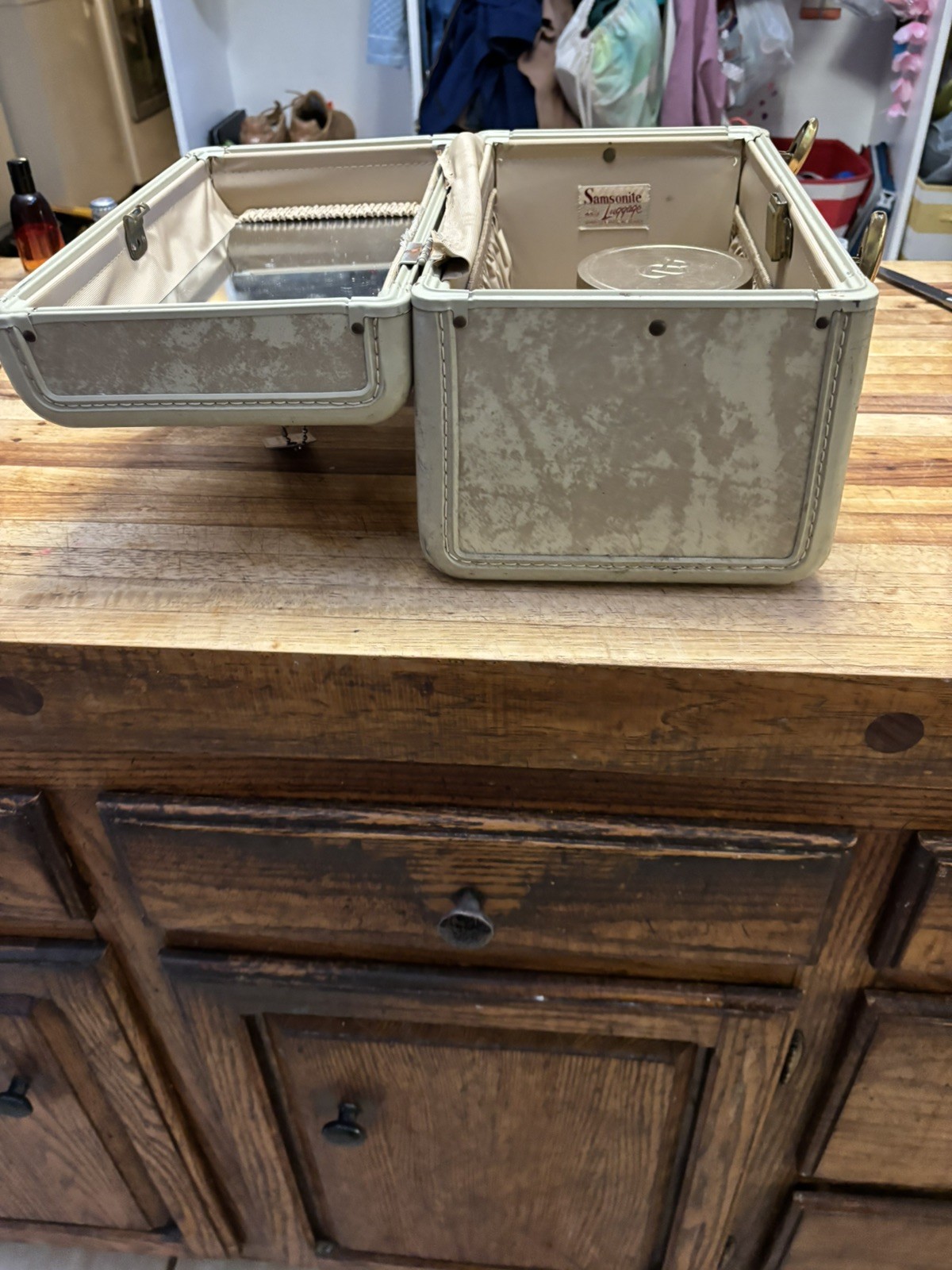 1960s Samsonite Shwayder Bros style 4512 Beige Marbled Cosmetic Train Hardcase