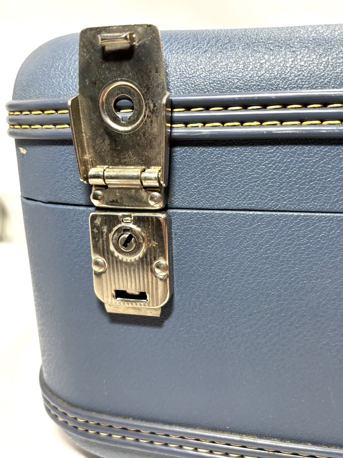 1950s Vintage American Voyager Luggage Travel Train Makeup Case Blue 13.5x10x9″
