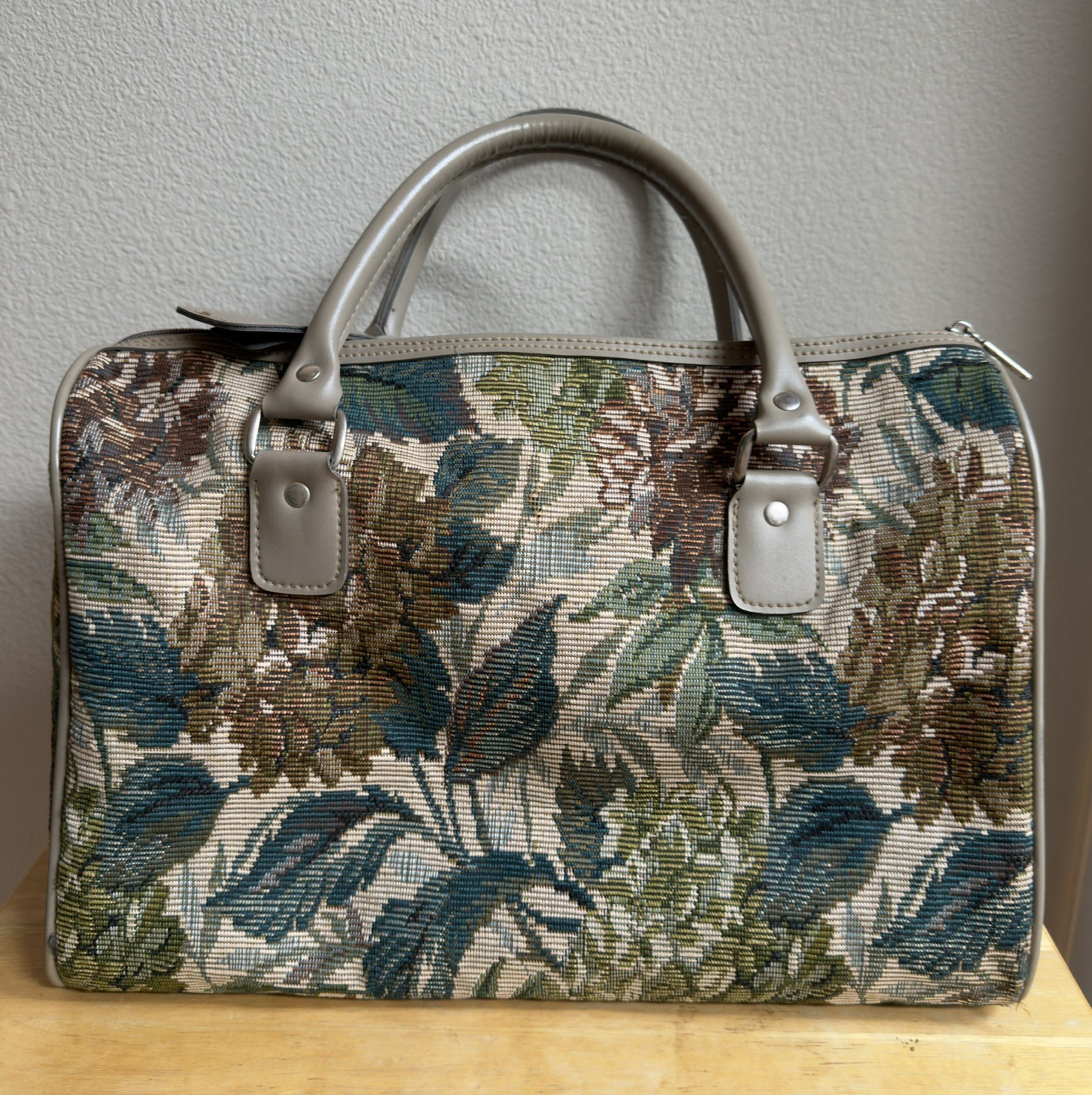 Leisure Vintage Tapestry Overnight Carry On Bag Zip Closer Boho Retro Cottagecor