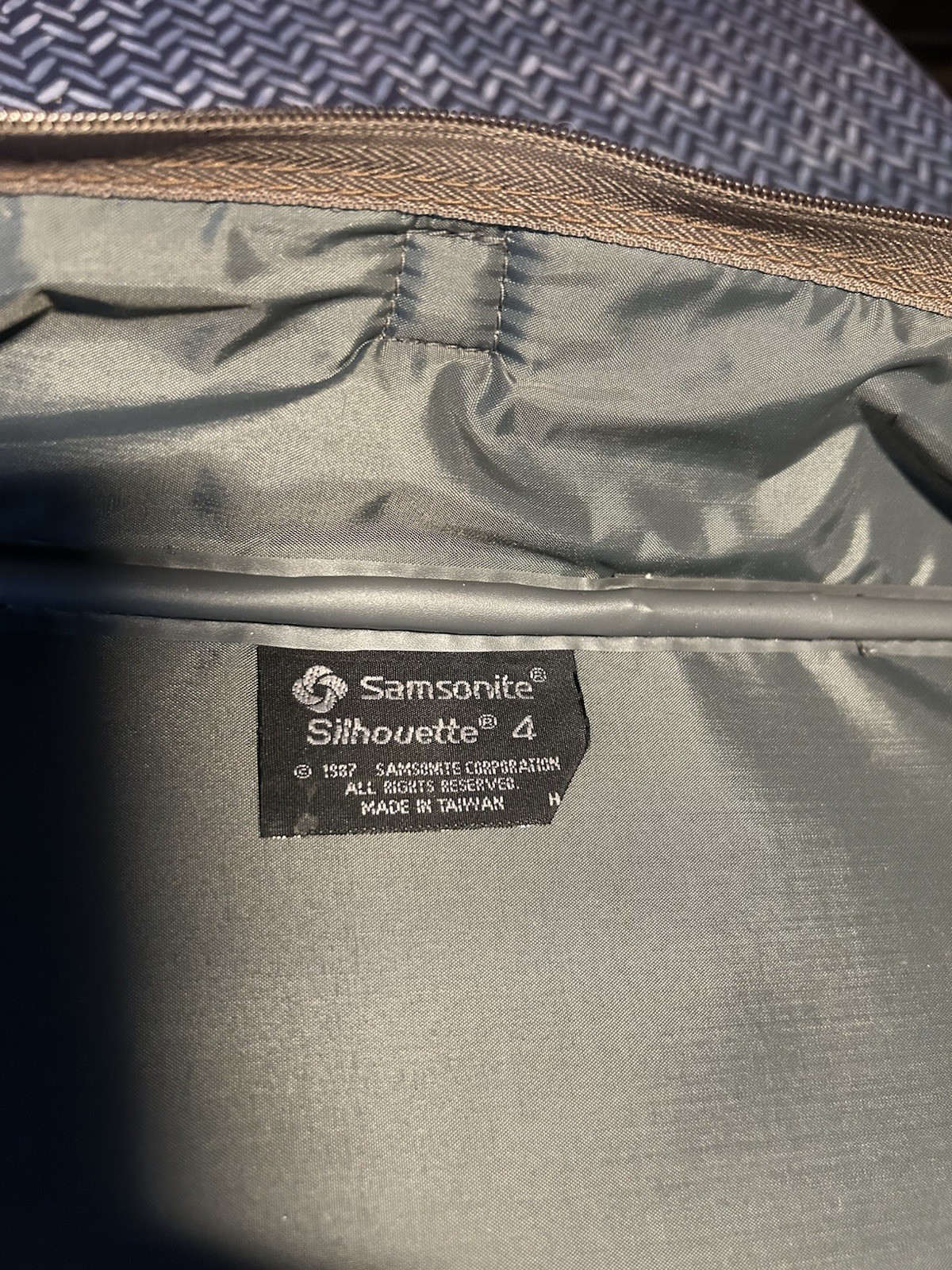 Vintage 1987 Samsonite Silhouette 4 Tweeted ￼Travel Bag W/Strap Vintage