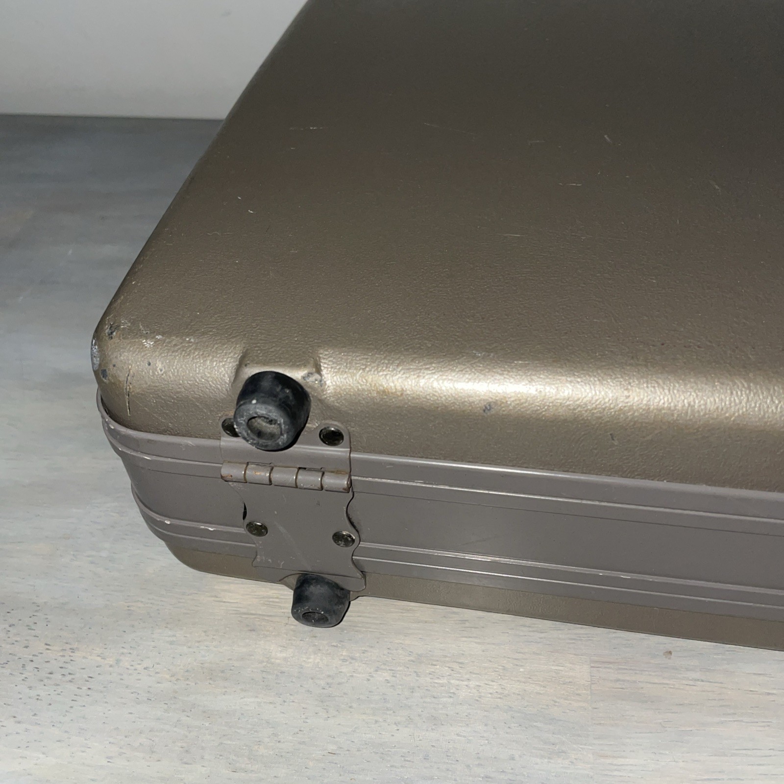 Vtg American Tourister Brief Case Attaché Hard Shell Made In USA w/Key 18×13.5×4