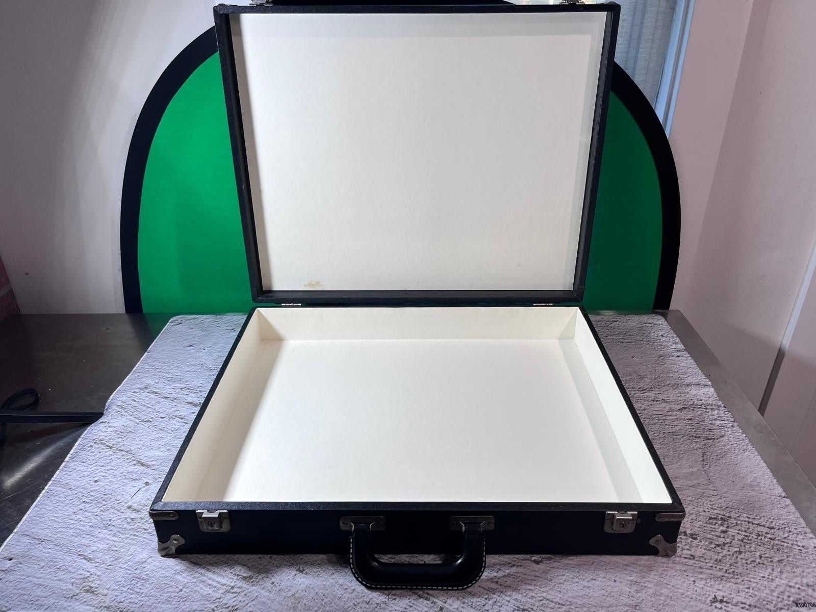 Vintage Black Hard Carrying Case Briefcase Flight Road Case