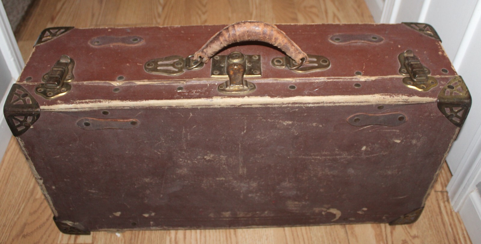 VINTAGE LEATHER HANDLED BRASS FAUX LEATHER CARDBOARD SUITCASE ART DECO MCM