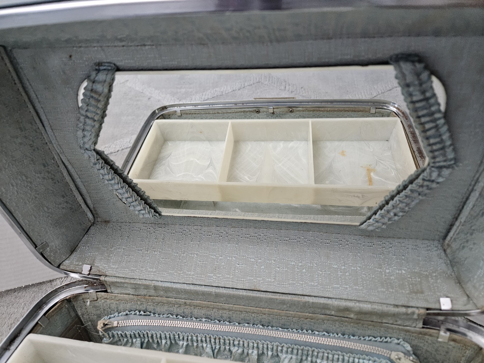 Vintage Socialite 60 Blue Train Case – Hard Sided with Mirror And Tray Insert