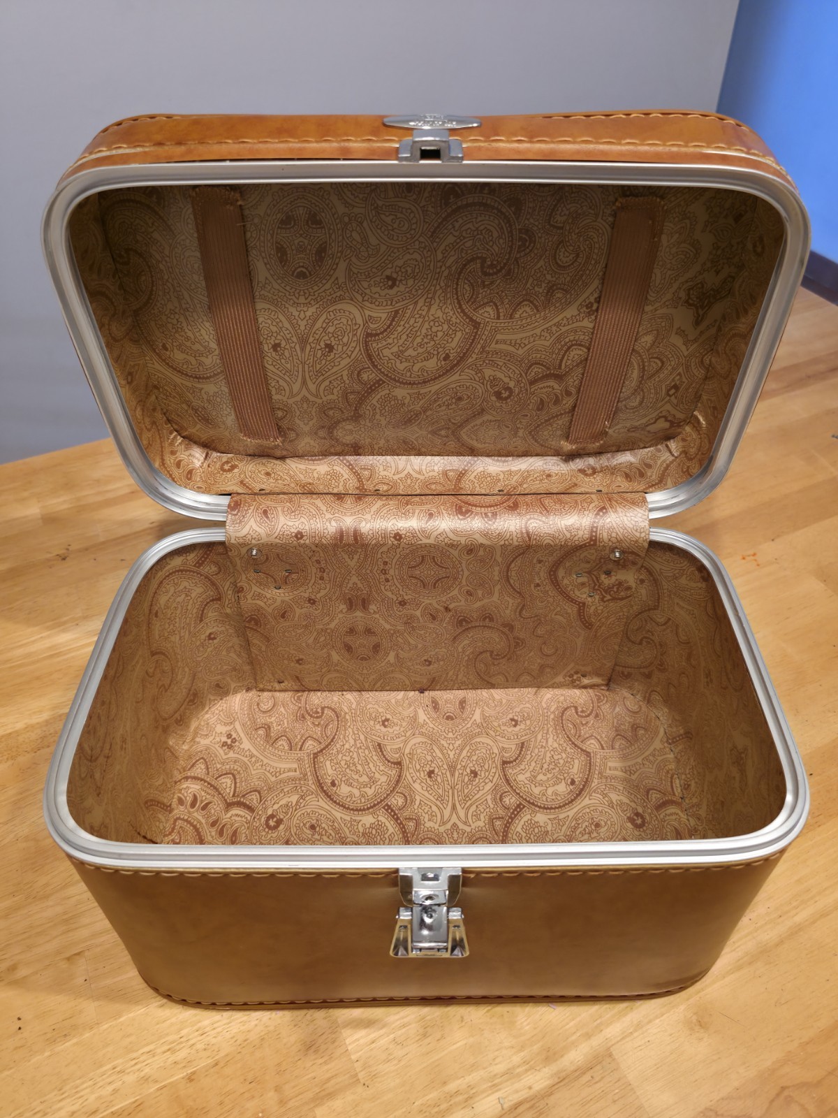 Vintage Sears Featherlite Train Case Brown Travel Luggage