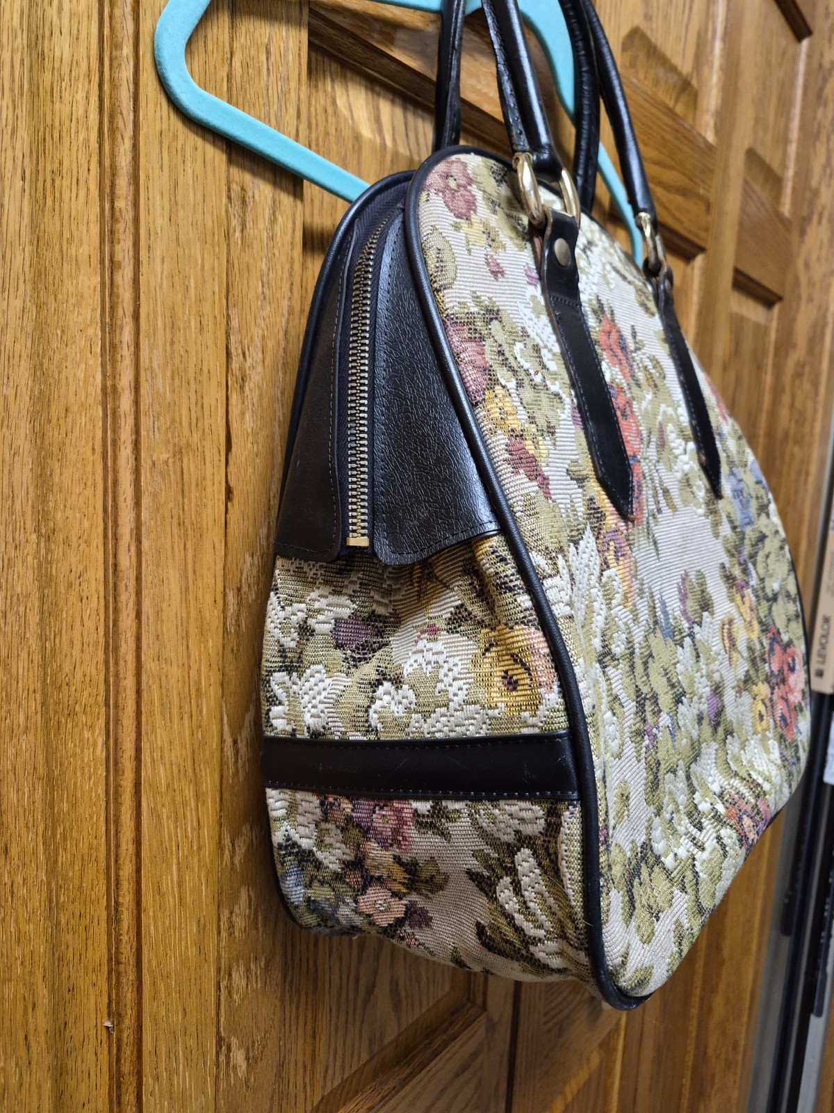 Vintage 1970s Lark Floral Tapestry Overnight Bag Train Case 15″ x 14″