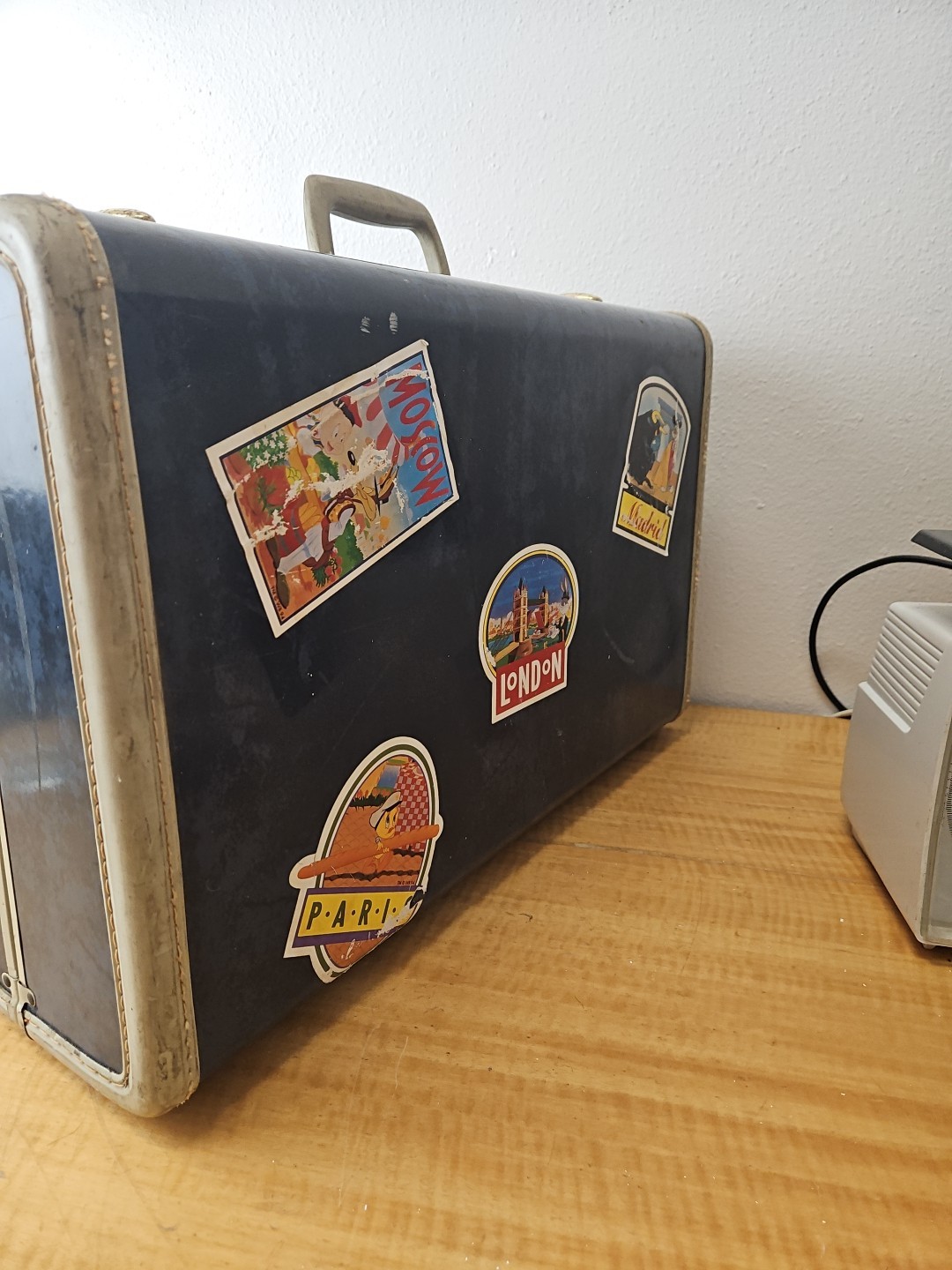 Vintage Samsonite Shwayder 4721 Navy Blue Suitcase Hard Side WB STICKERS