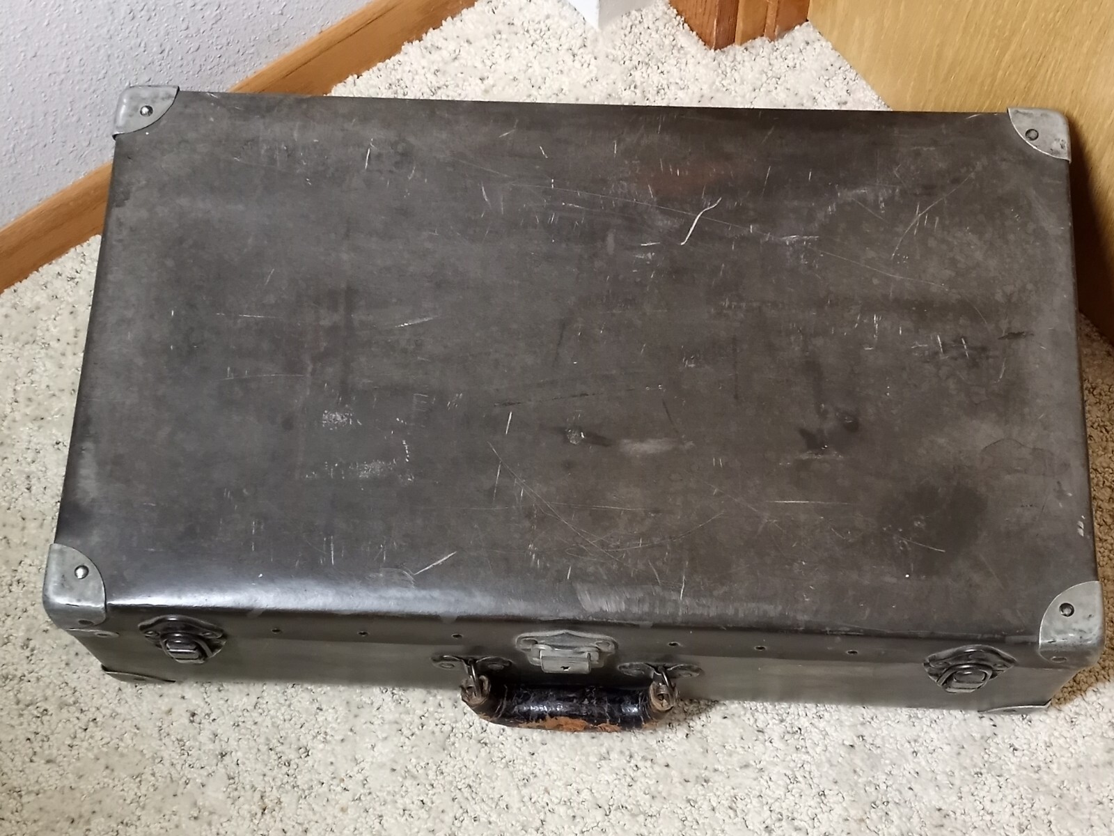 Vintage LUGGAGE SUITCASE EAGLE LOCK CO USA TERRYVILLE CONN METAL WOOD LEATHER