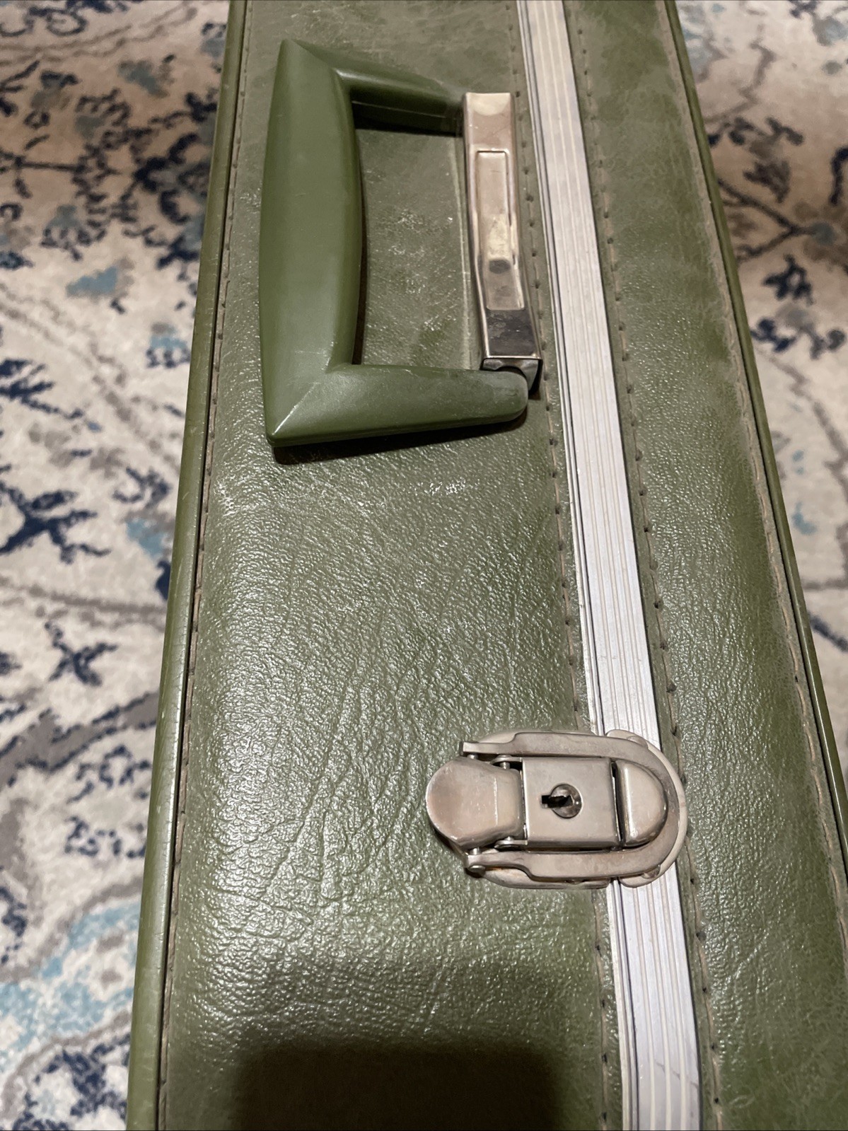 Vintage Hard Sided Shell Suitcase Luggage Avocado Green 21″×15 1/2”