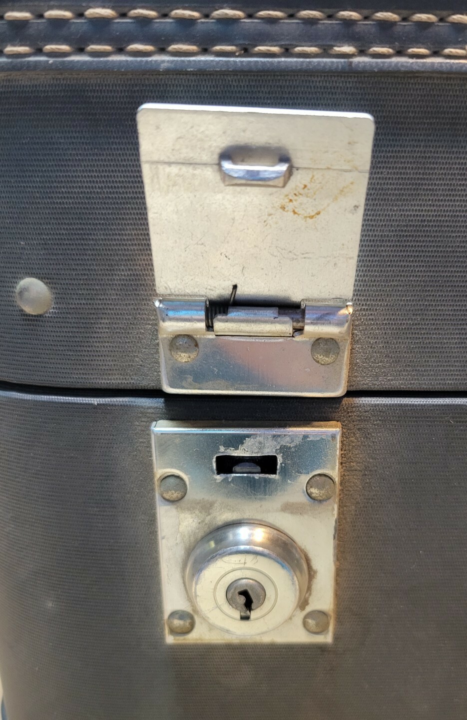 Vintage (1960s) Globester Luggage. Original Keys, Hangers, Lining, Airline Tags