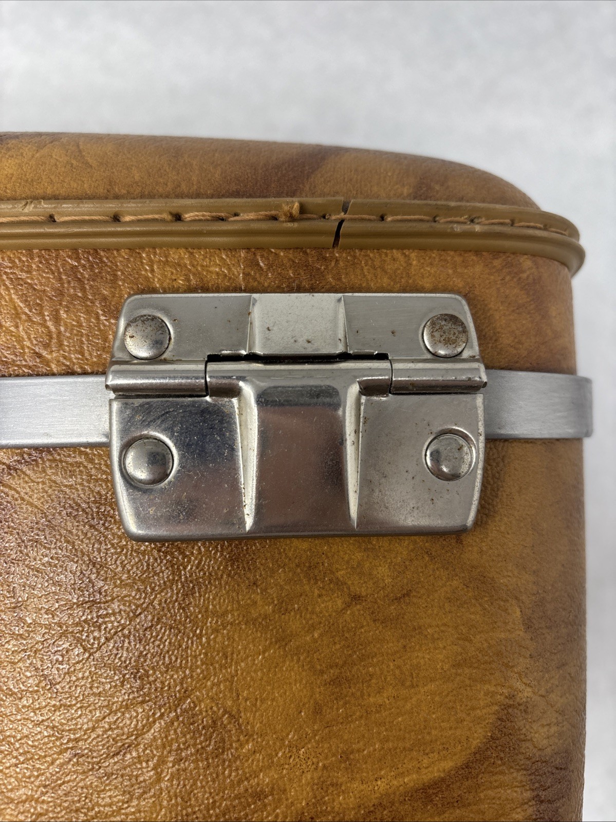VTG American Tourister Carry On Vanity Travel Hard Shell Chrome Train Case Brown