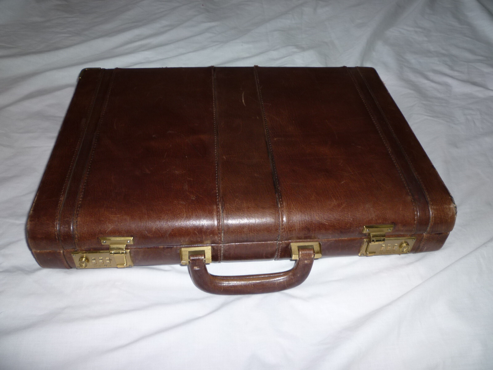 VENTURA VINTAGE ANTIQUE SUITCASE