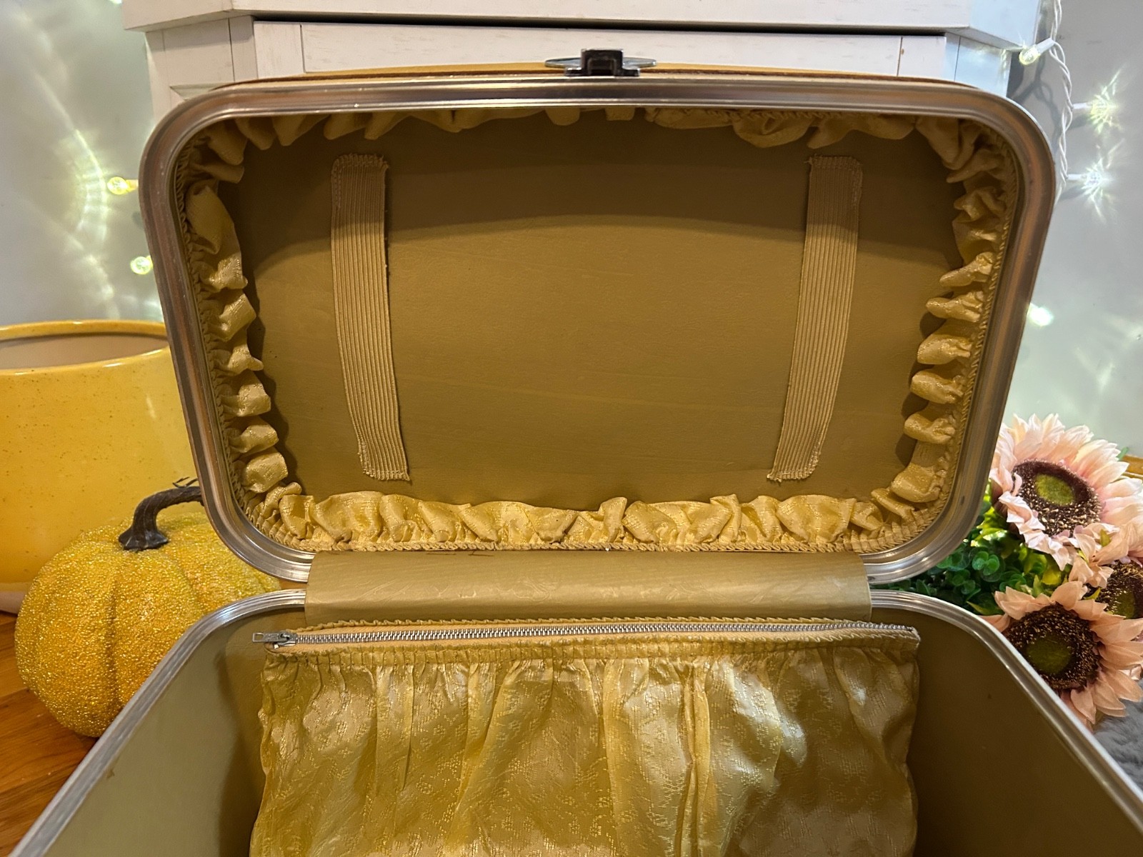 Vintage Luggage 1960s-70s Sears Featherlite Train Case Light Golden Yellow