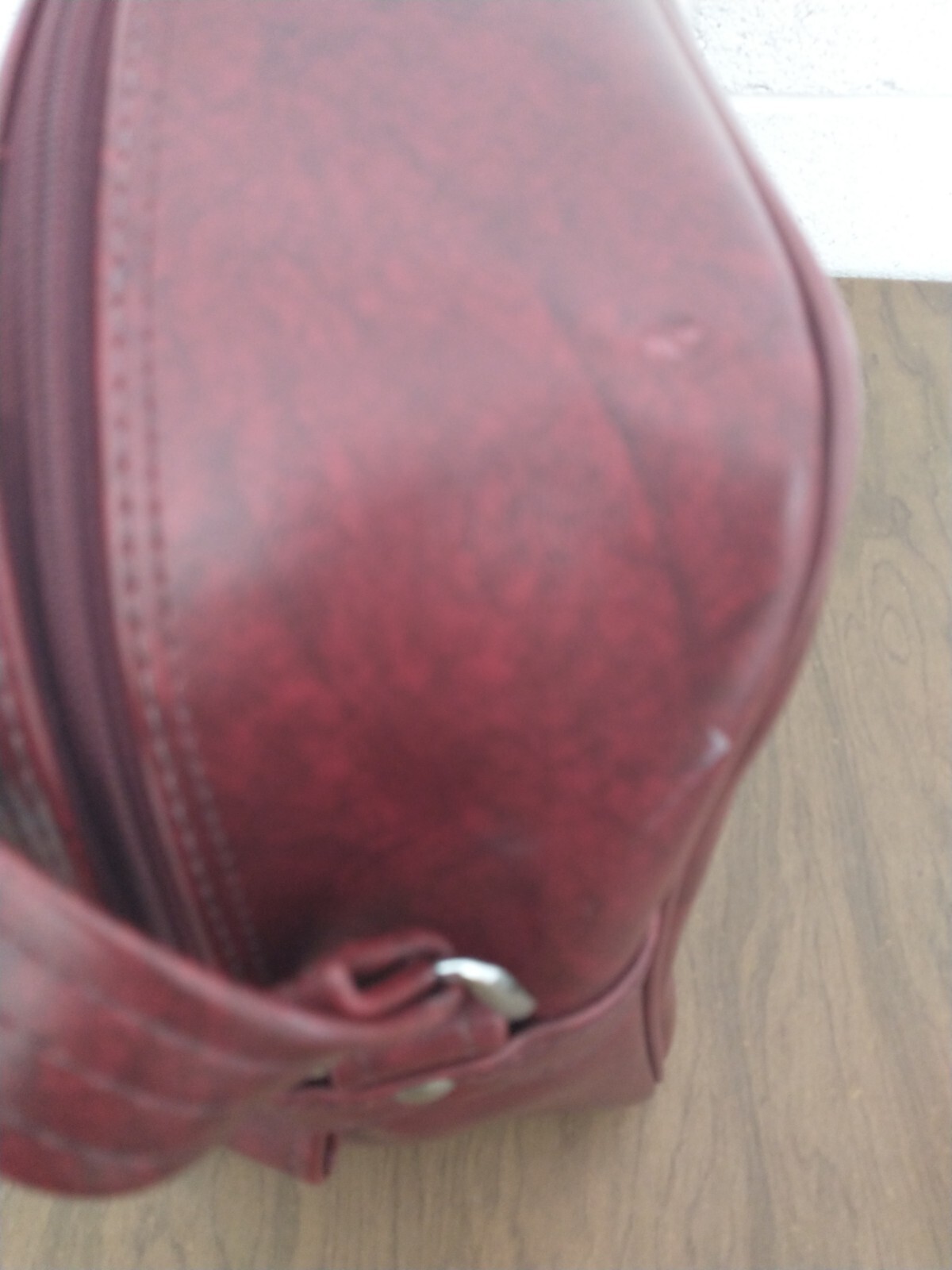 American Tourister Vintage Red Faux Leather 4 Piece Luggage Set 24×17 to Clutch