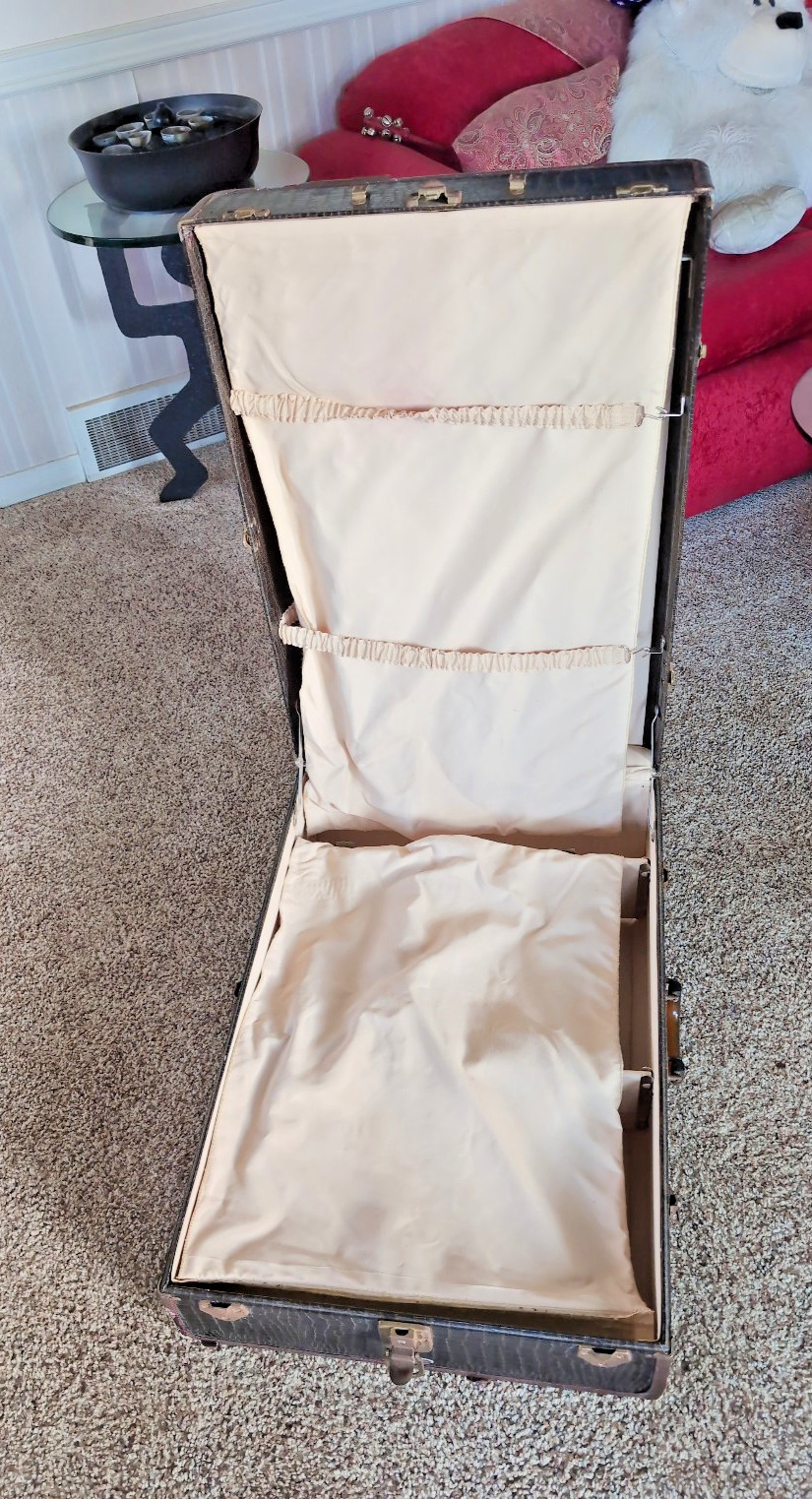 Lan-c-Aire Wardrobe Trunk Suitcase with Wardrobe Hangers Brown Croc Print 29″ A