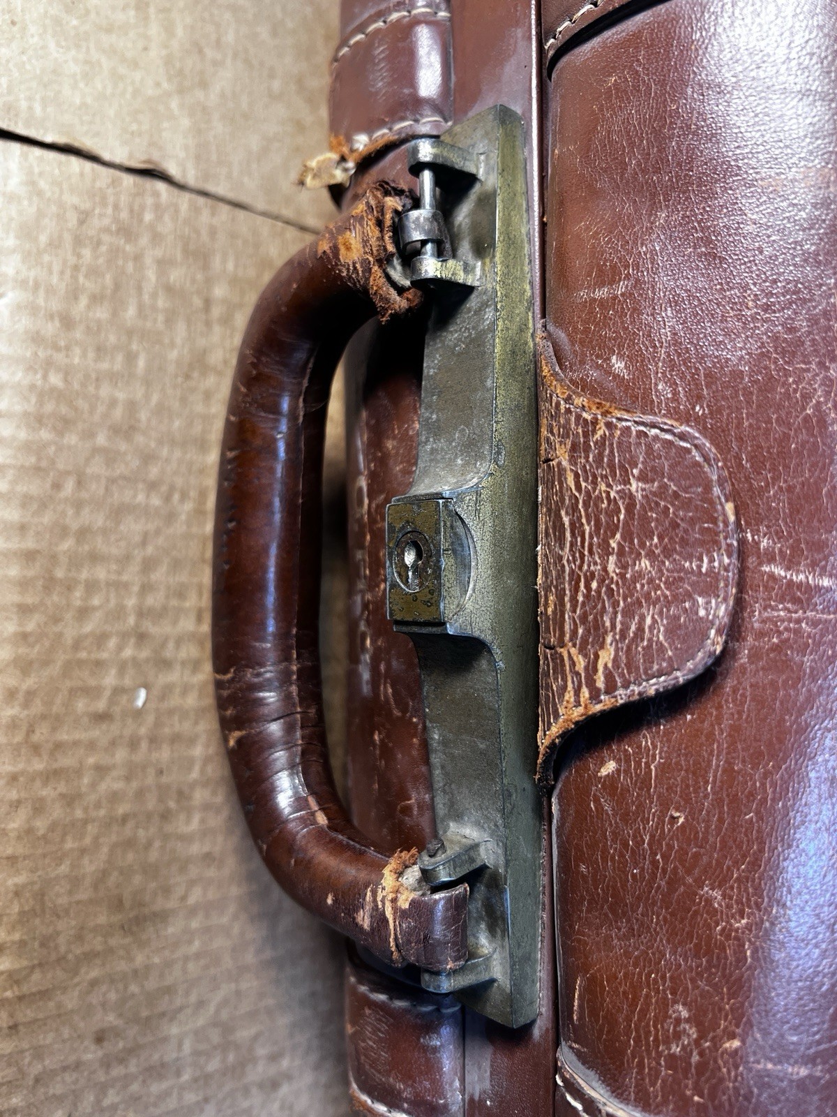 Vintage Top Grain Cowhide Leather Luggage Suitcase Doctor Bag 20x15x8 Distressed