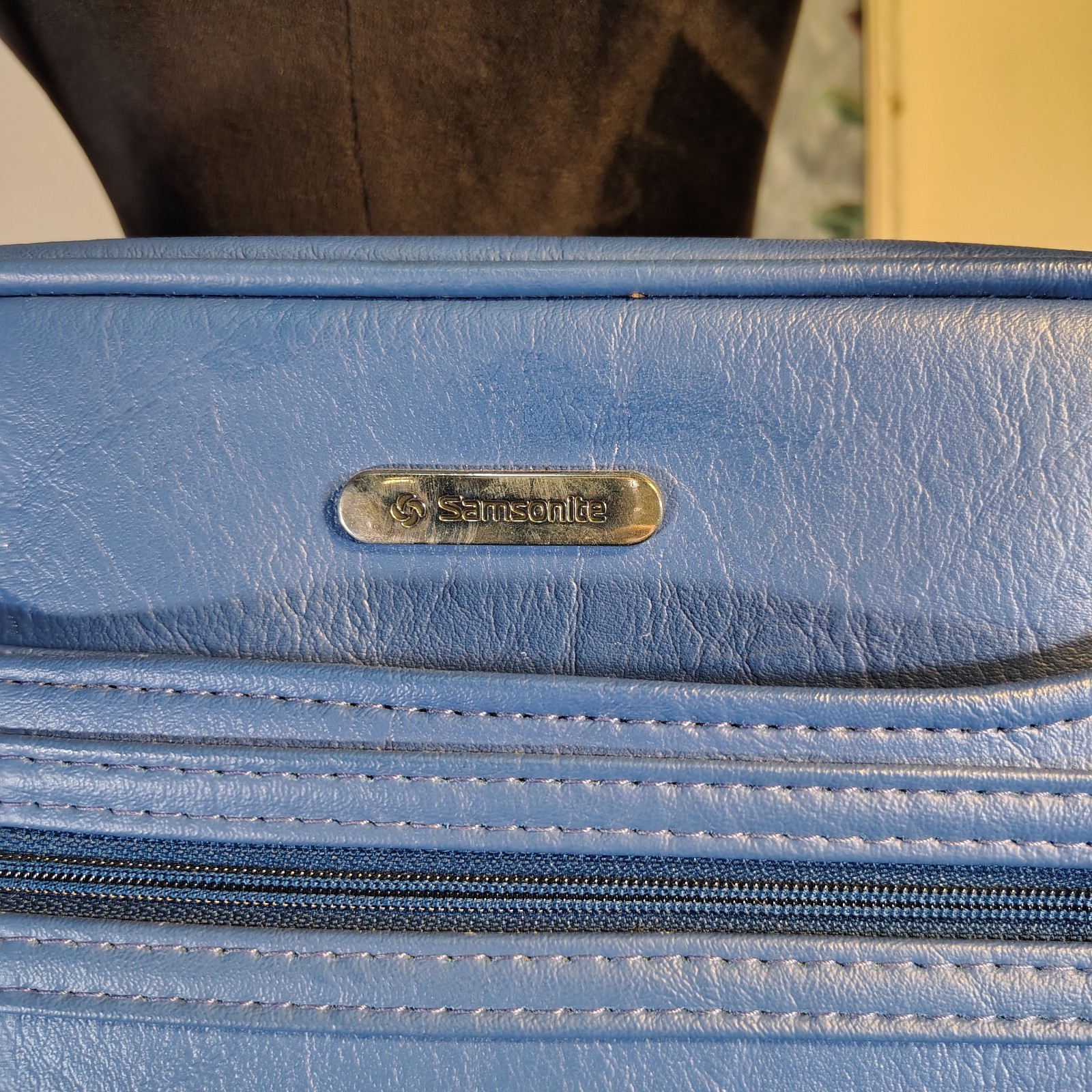 VTG Samsonite Blue Faux Leather Travel Bag with Pockets and Adjustable Strap