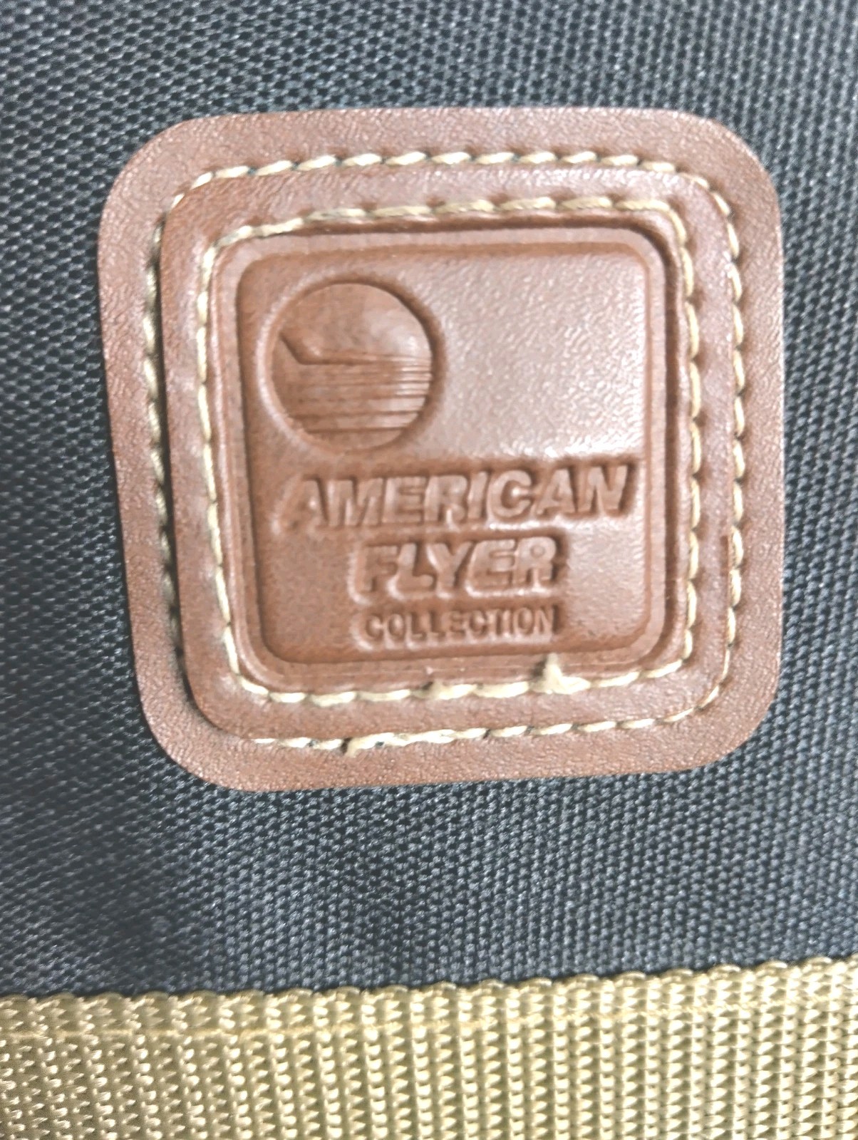 ($34.99 OBO) VTG American Flyer Rolling CarryOn Suitcase Navy Tan 20L x 14W x 8D
