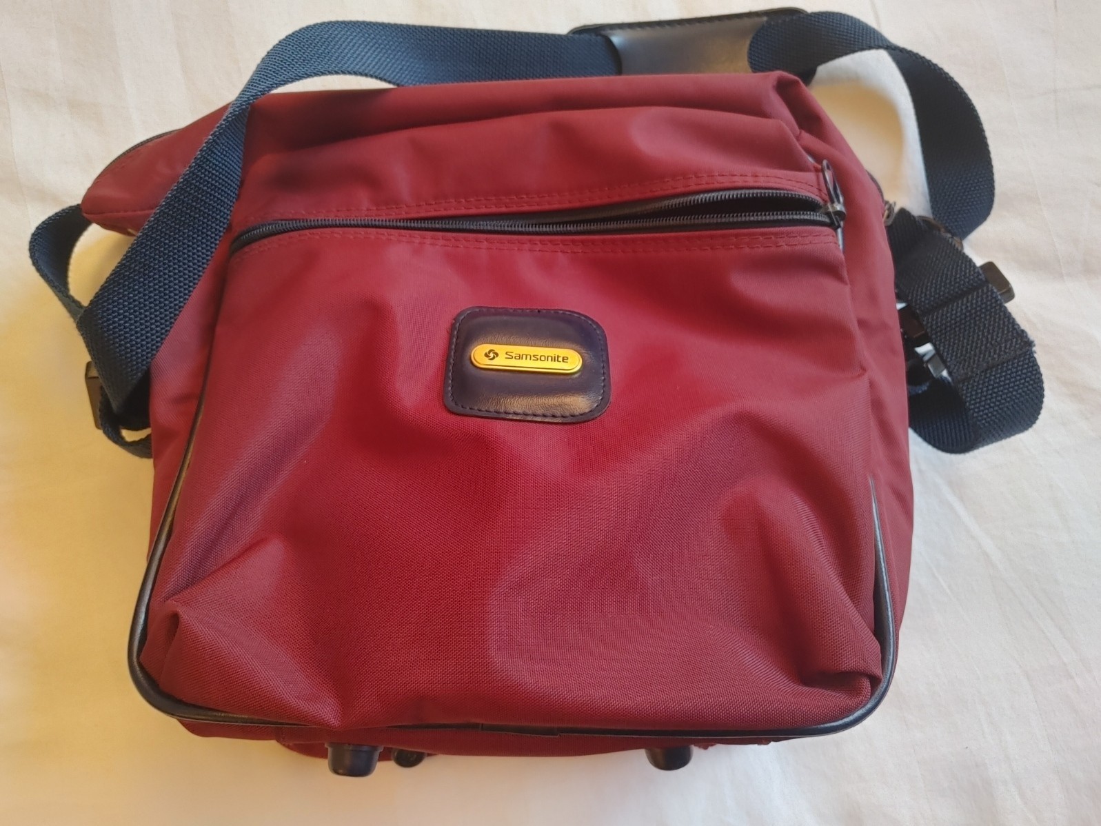 Samsonite Vintage Burgundy Overnight Shoulder Travel Flight Bag Zipper Pockets