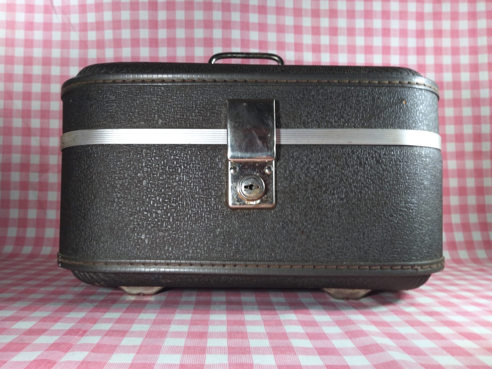 Neat Vintage Hard Side Train Case in Charcoal Grey • Fab Wanderlust Weekender