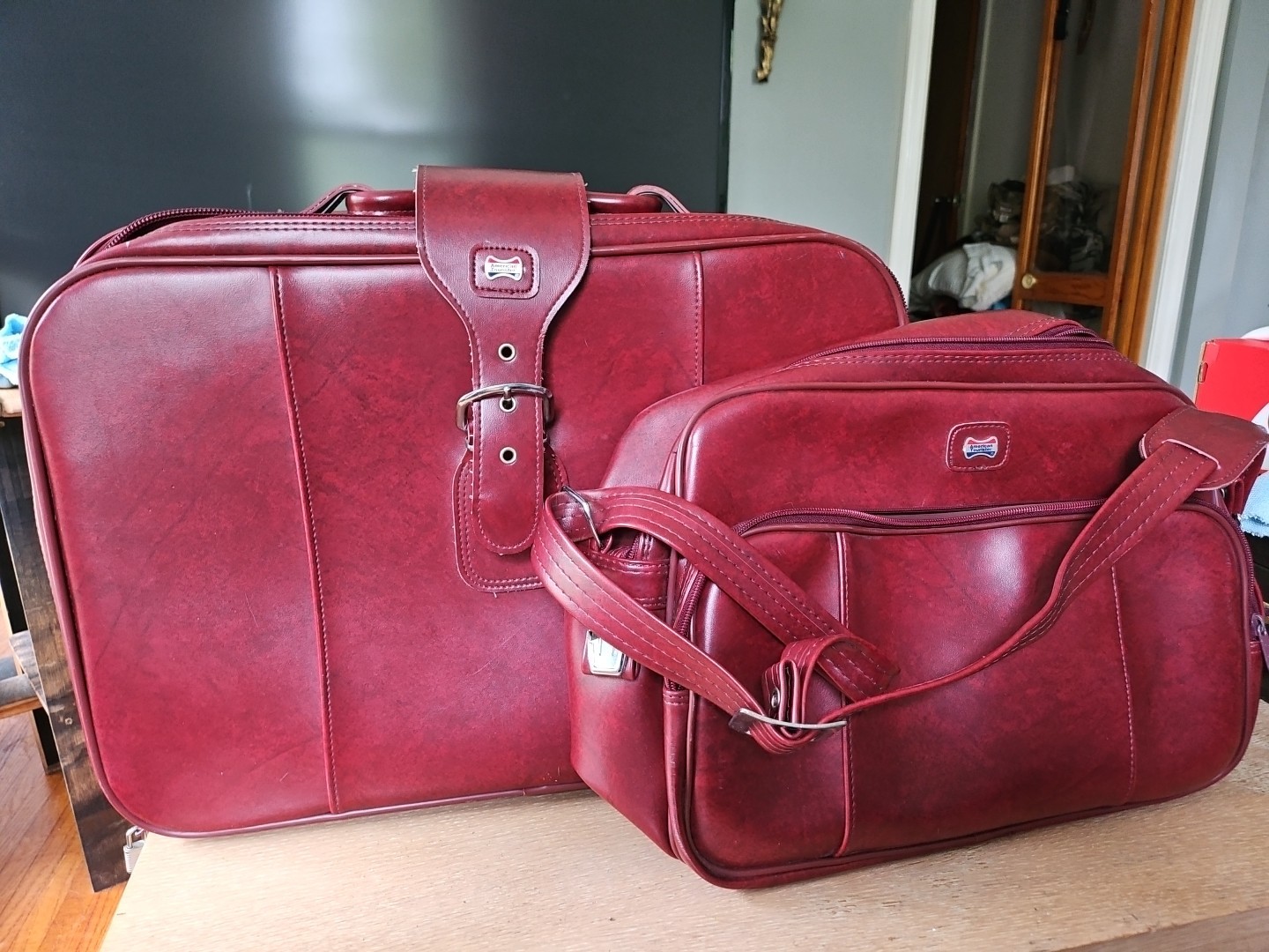 American Tourister 1975 Set Of 2 Burgandy 15″h x 20″ Long, 12″h X 17″ Long