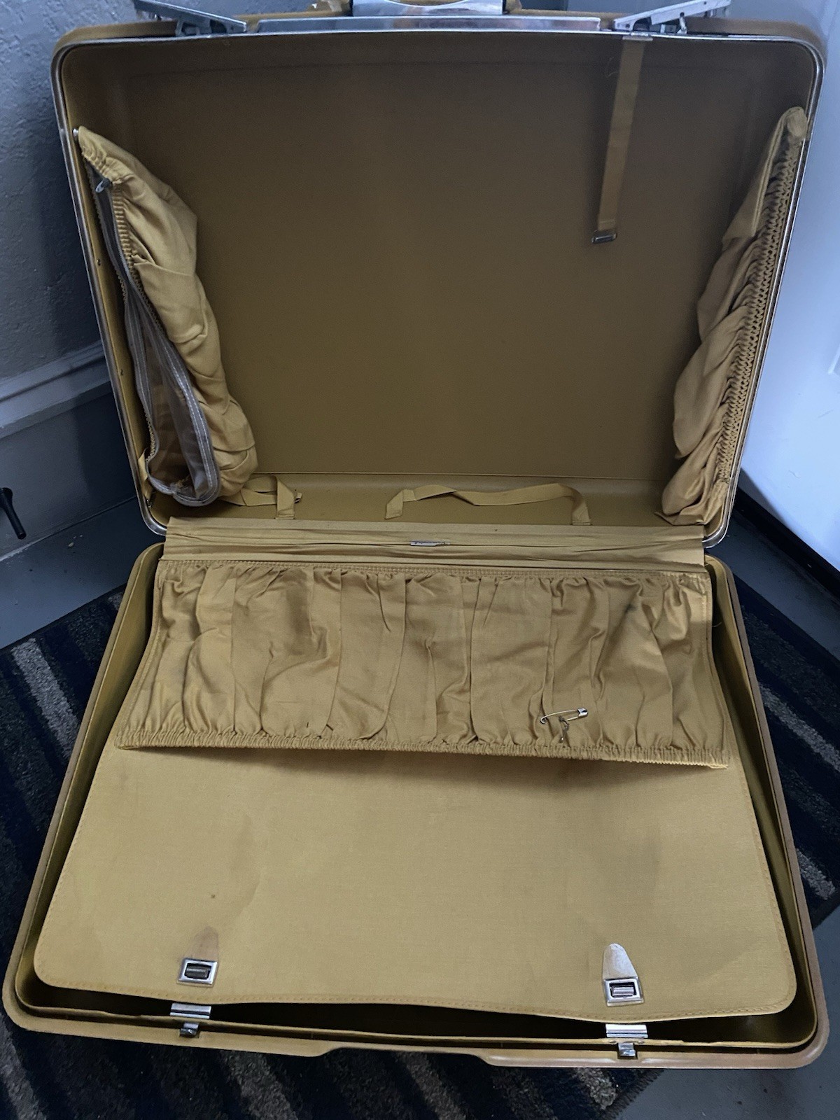 vintage samsonite CONCORD luggage Hard Shell Case No Keys Large Yellow Color EUC