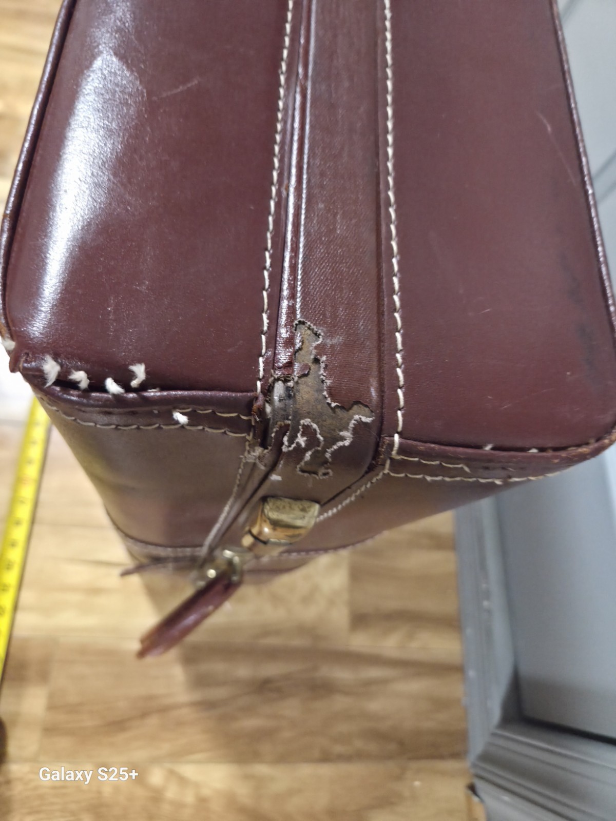 Hand Made Previously US Navy Veteran Owned Vintage 1930s Luggage Cow Leather.