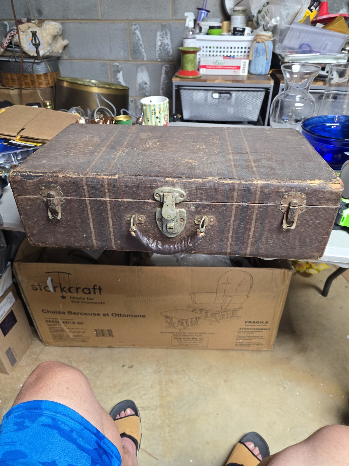 Vtg Travel Case Fabric Over Wood Lock And Latches No Key.