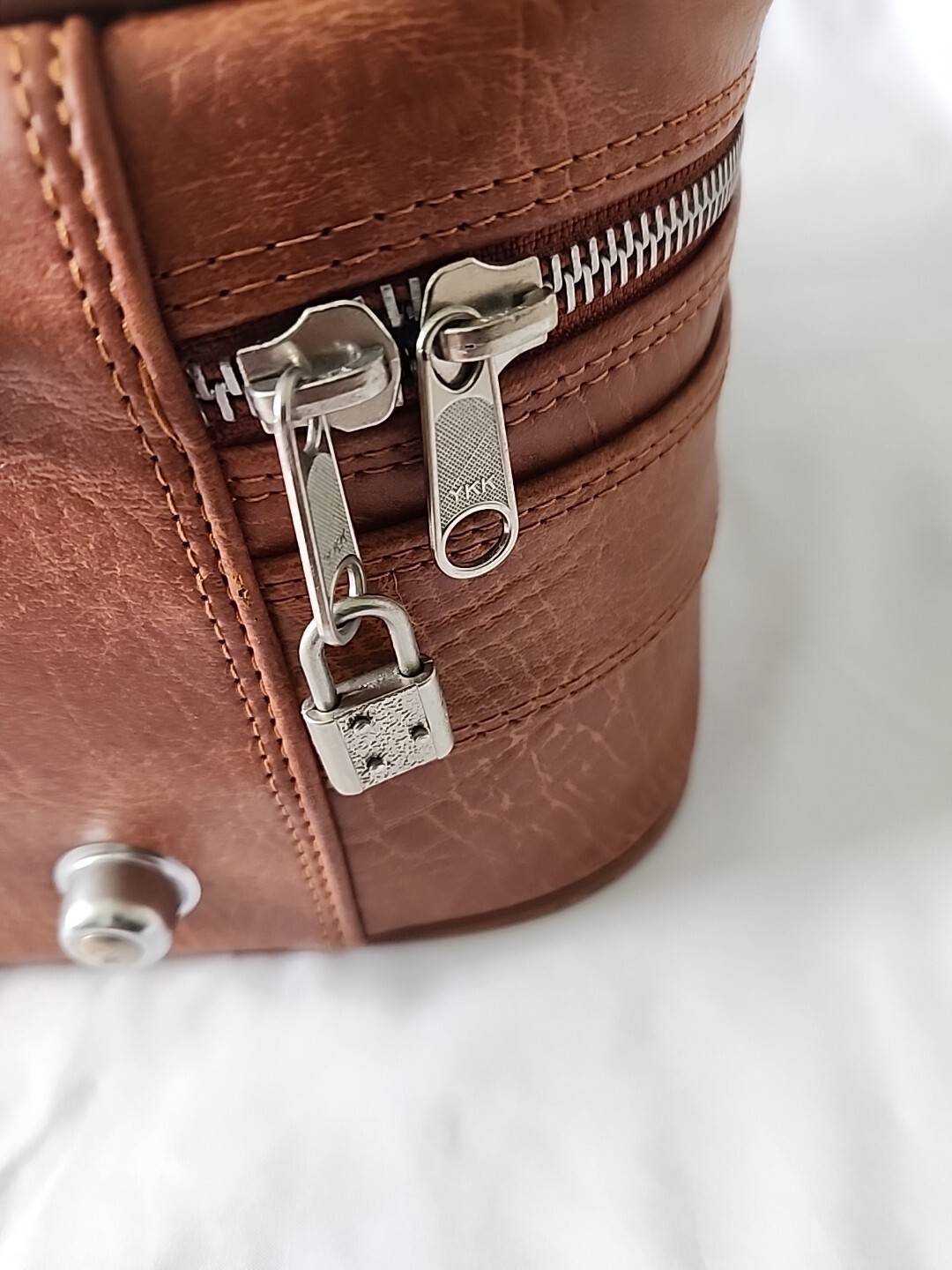 Vintage World Traveler English Style Leather Carry On Luggage Suitcase EUC