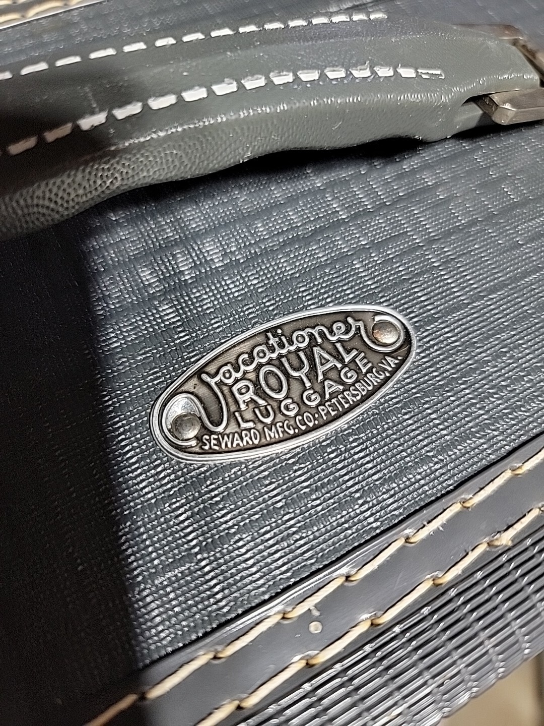 ROYAL Vacationer Luggage – Vintage Hard Shell 2-piece Gray No Key