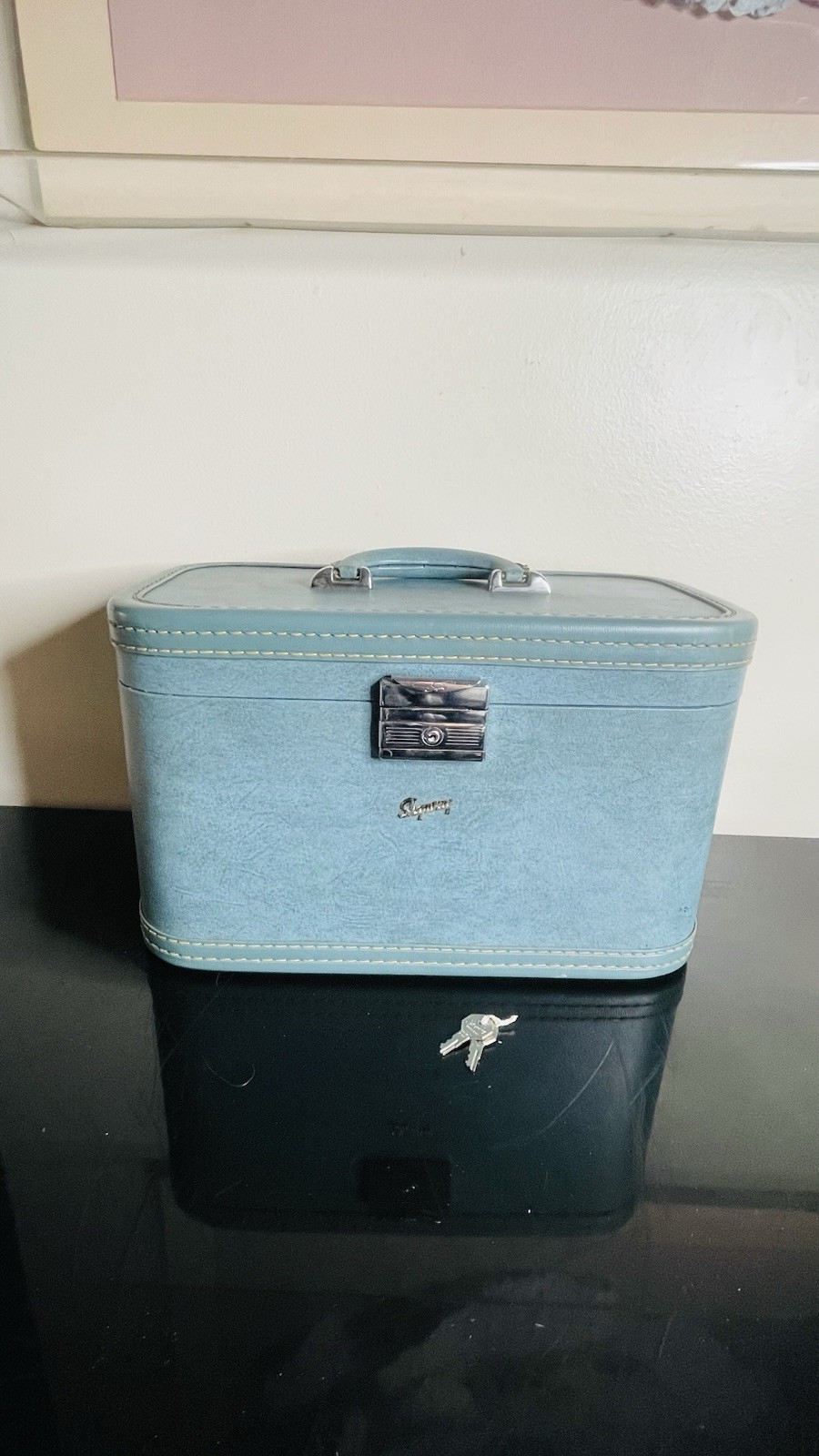 Vintage 1960’s Skyway Travel Train Case Makeup Blue Vinyl With Keys & Mirror