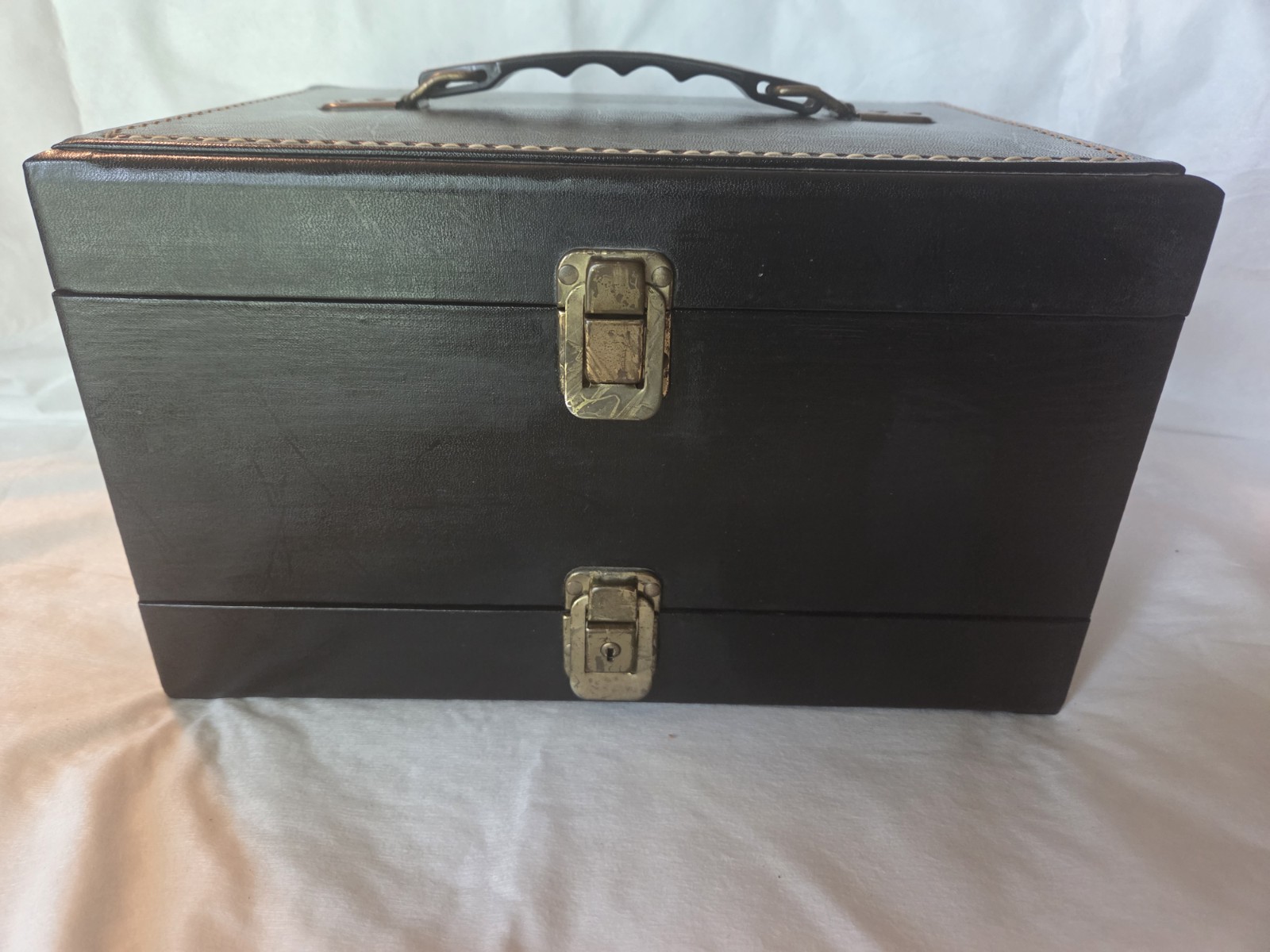 Vintage Genuine Leather Jewelry/Vanity/Cosmetic/Travel/Sewing Case Key Amazing!