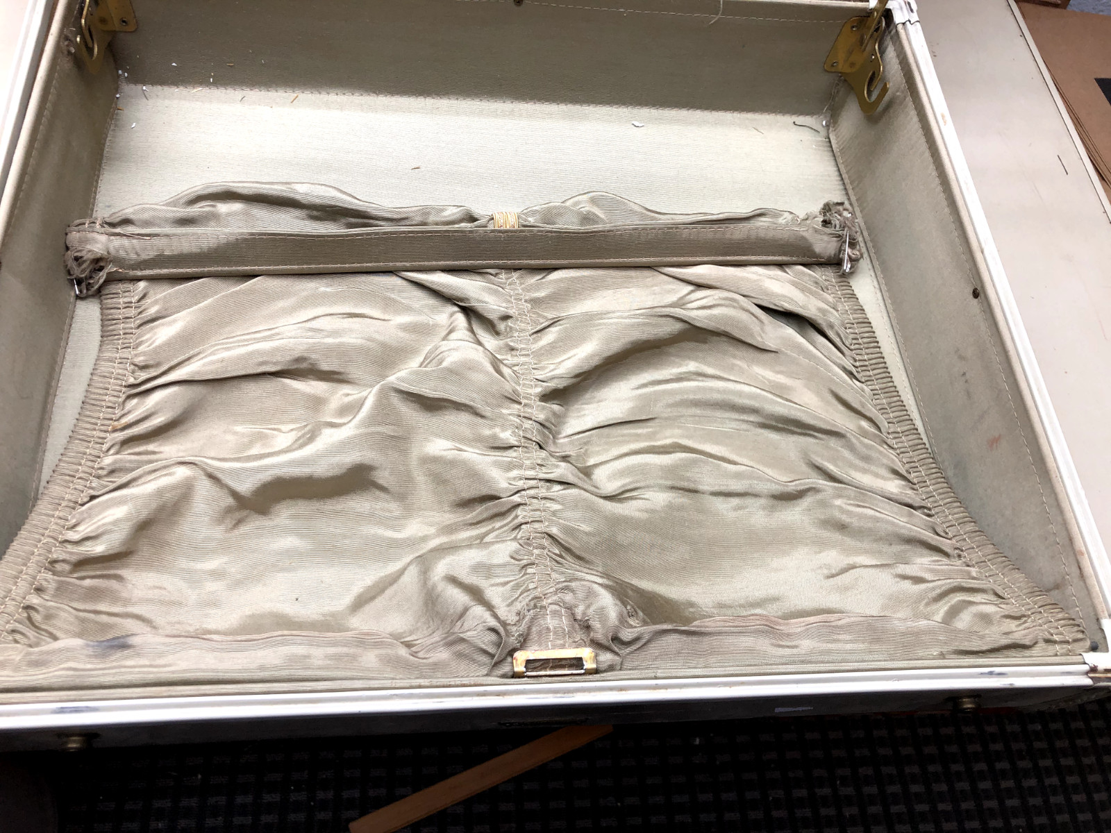 Vintage Large Samsonite Hard Side Suitcase Luggage 4551 Marble Cream