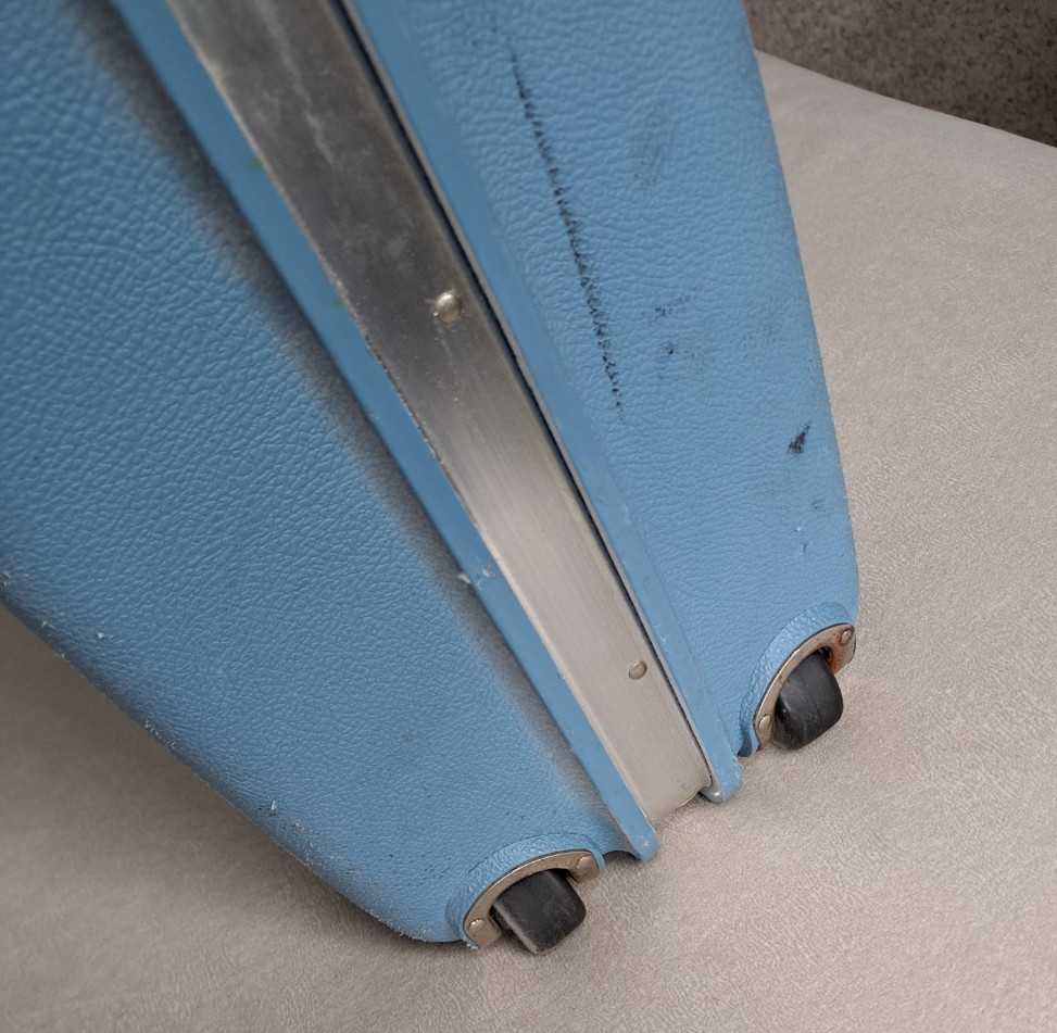 SET OF 2 1970s SAMSONITE ROYAL TRAVELLER MONTEBELLO II SUITCASES BLUE