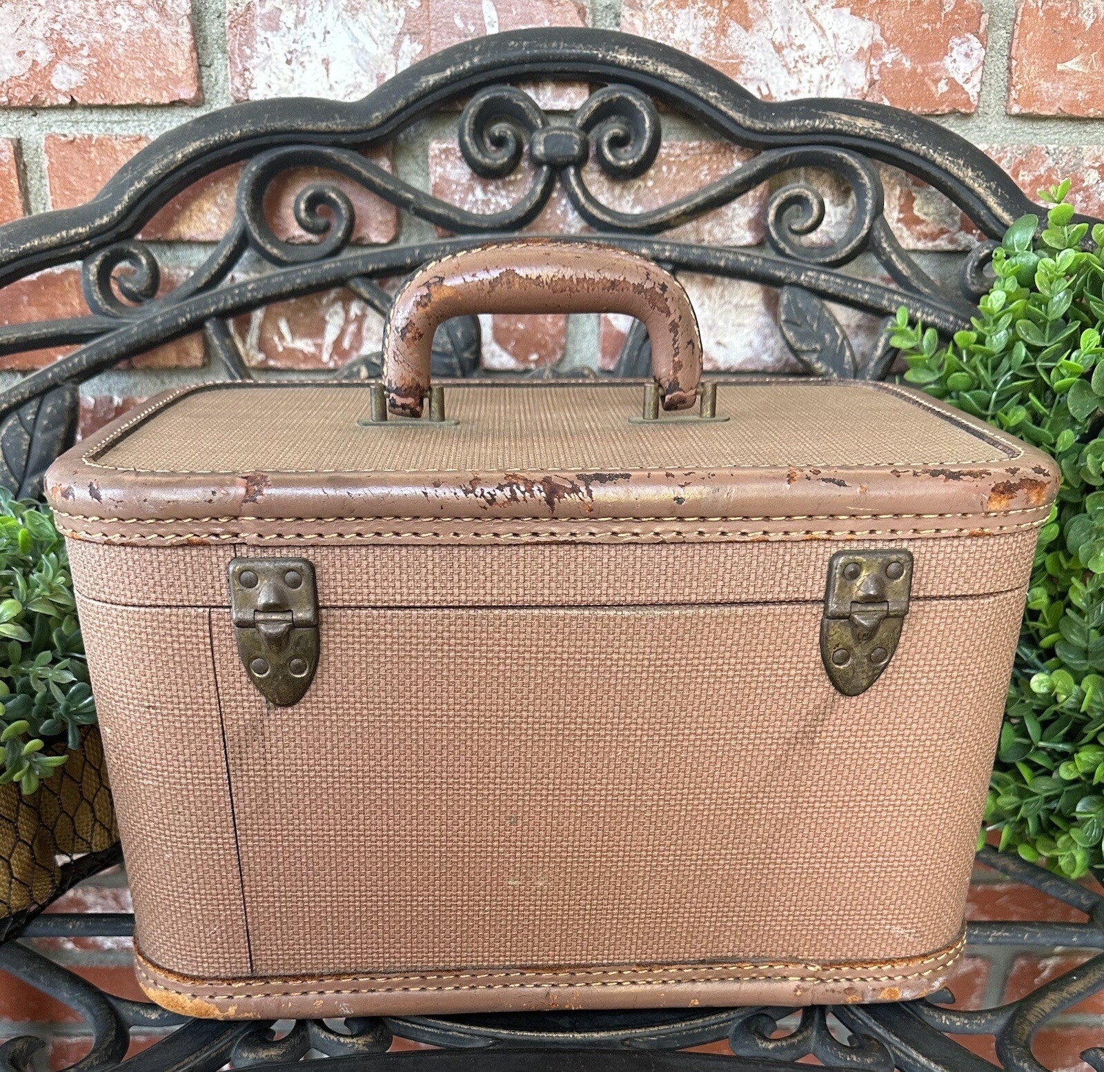 Vintage Amelia Earhart Train Case; Peach Tan; Drk Peach Int W/Mirror;Locks W/Key